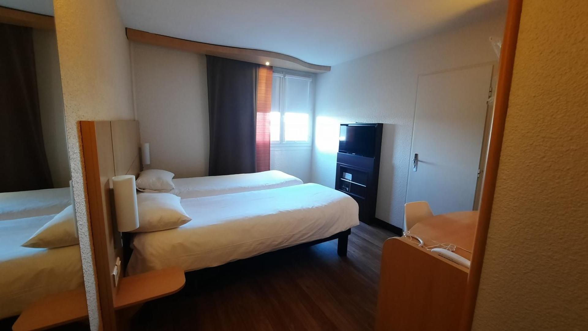 Standard Room with two single beds