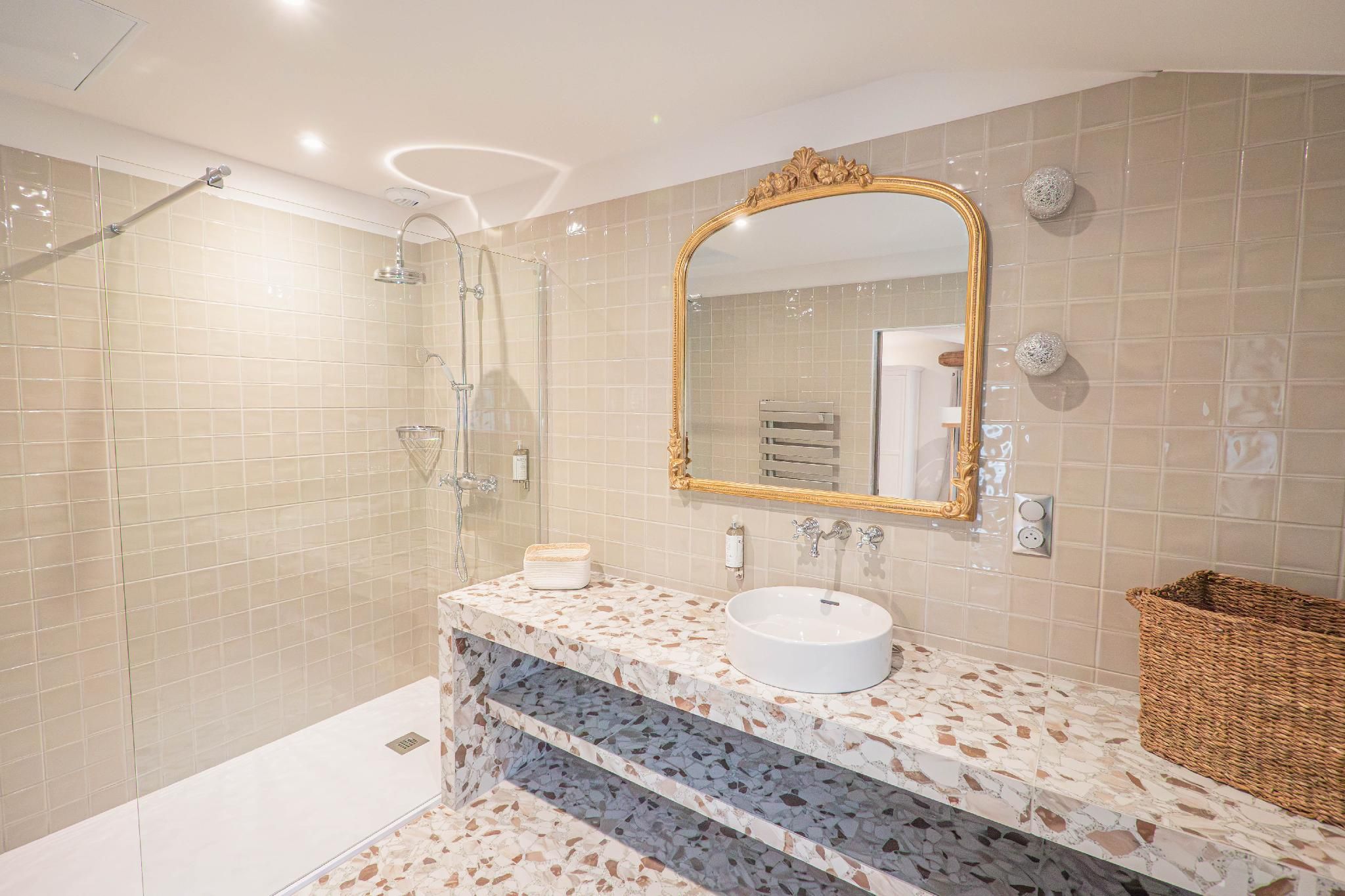 2-Bedroom Apartment with 2 Bathrooms