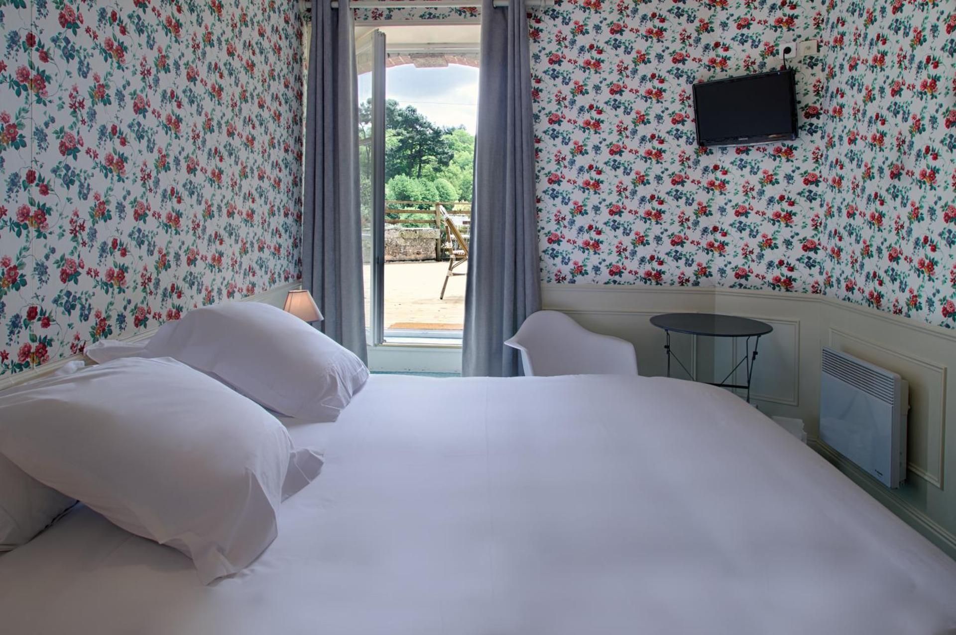 Double Room with Terrace and River View