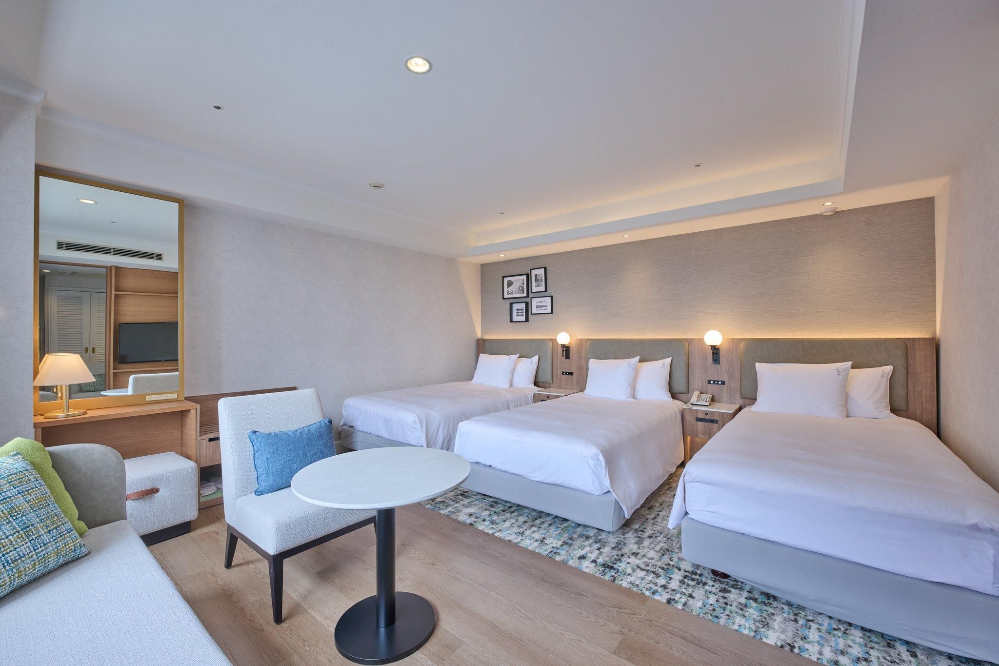 3 Singles Premium Corner Canal View