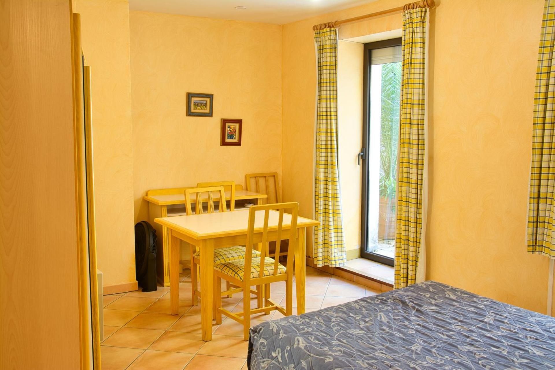 Studio Apartment