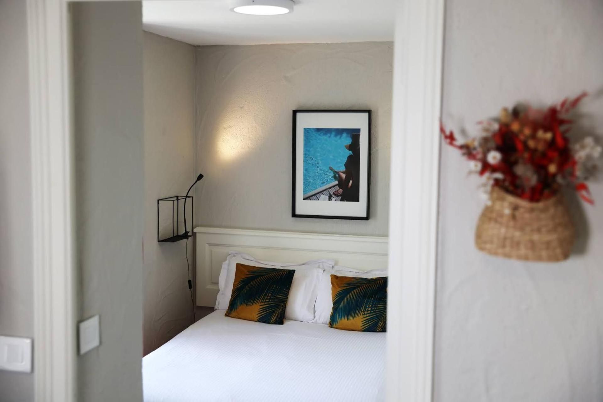 One-Bedroom Apartment with Sea View