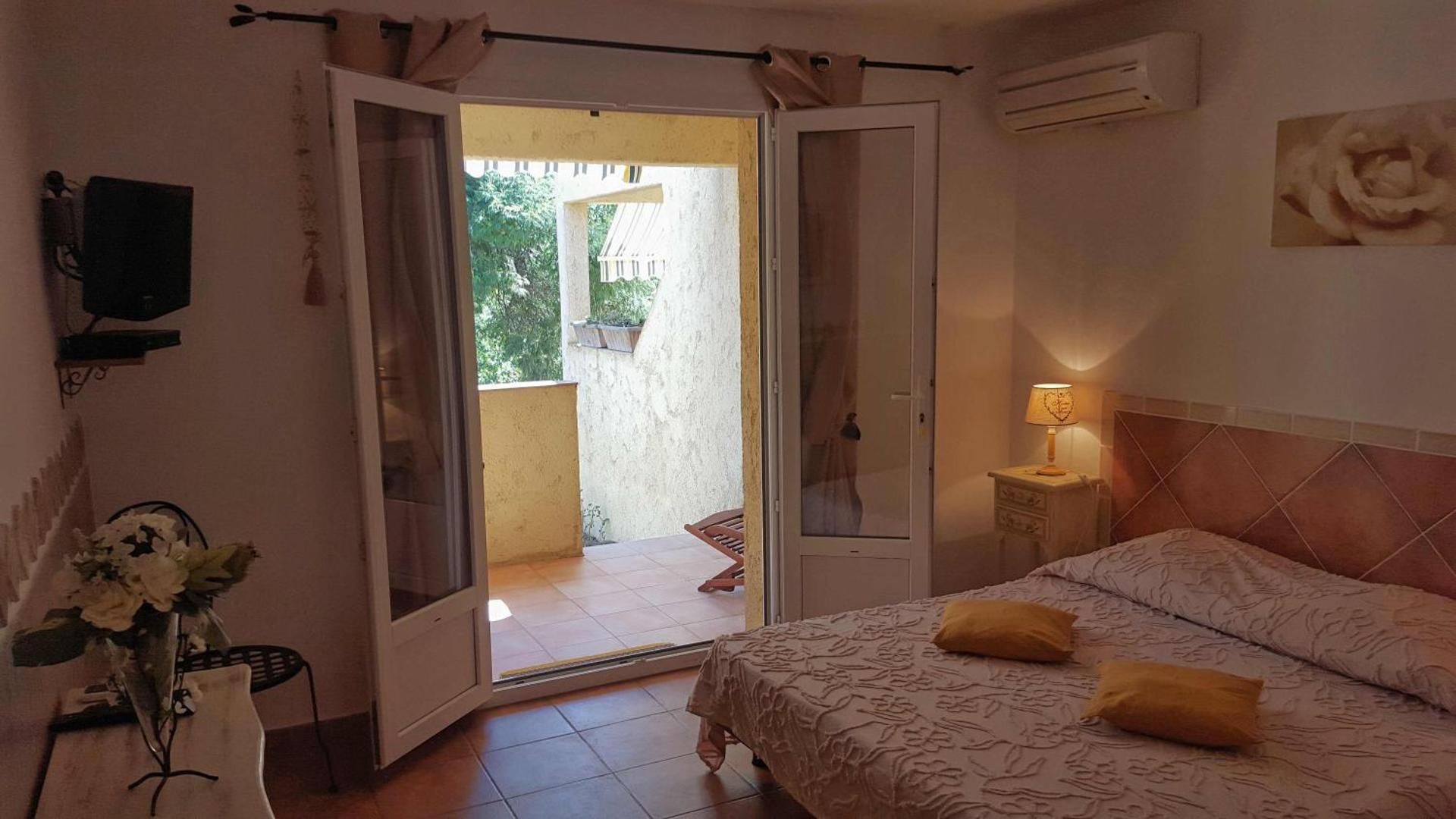 One-Bedroom Bungalow