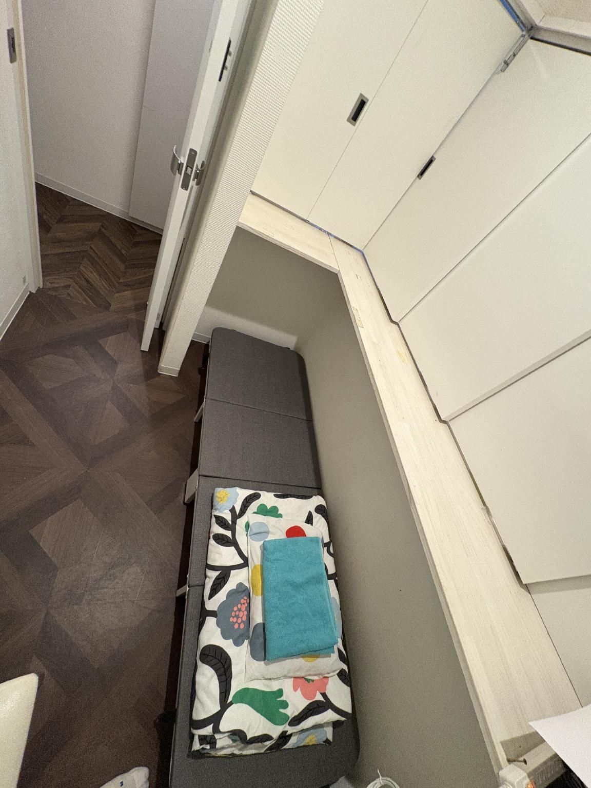 Western-Style Single Room Unisex - Shared Toilet and Shower