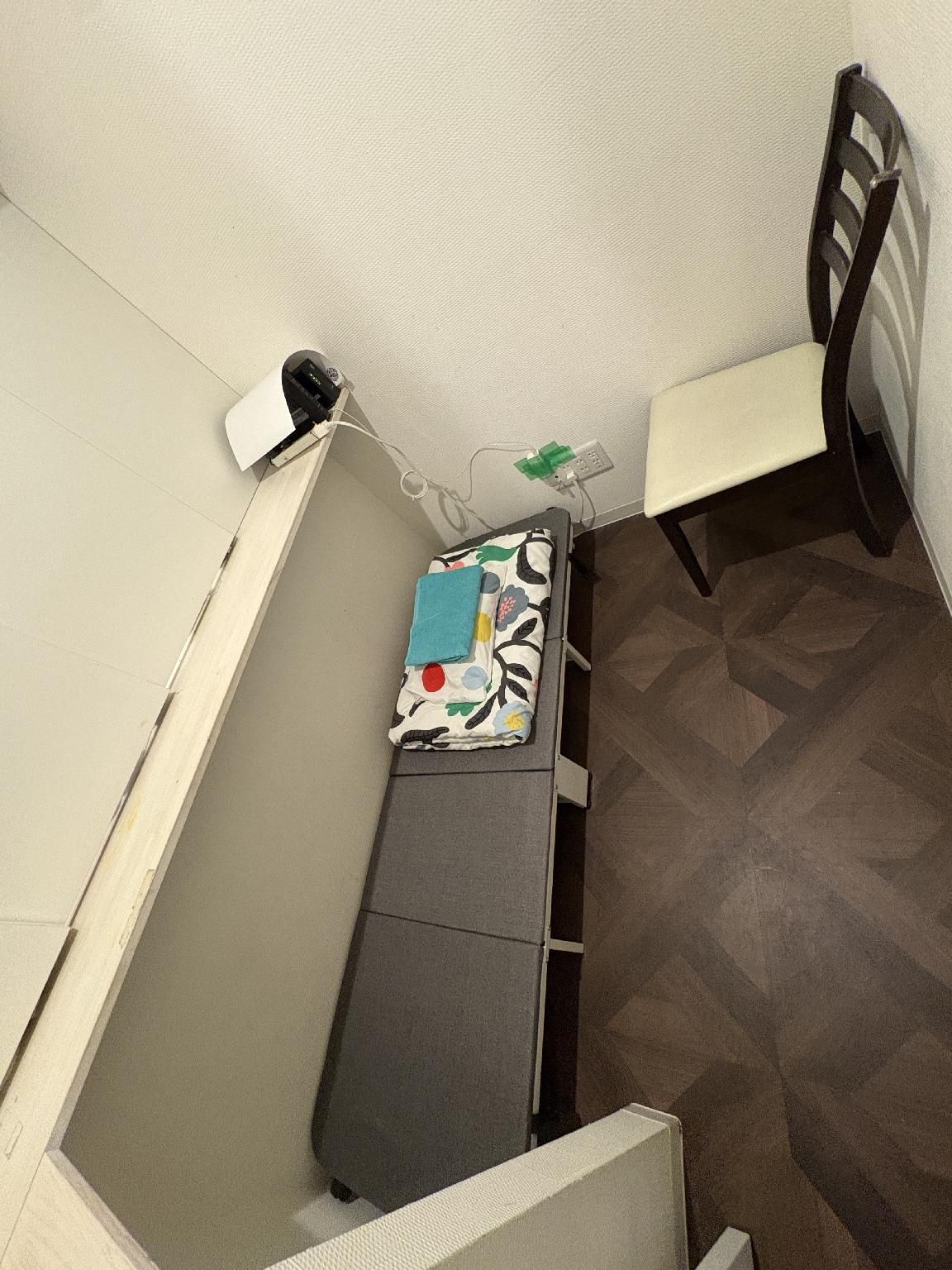 Western-Style Single Room Unisex - Shared Toilet and Shower