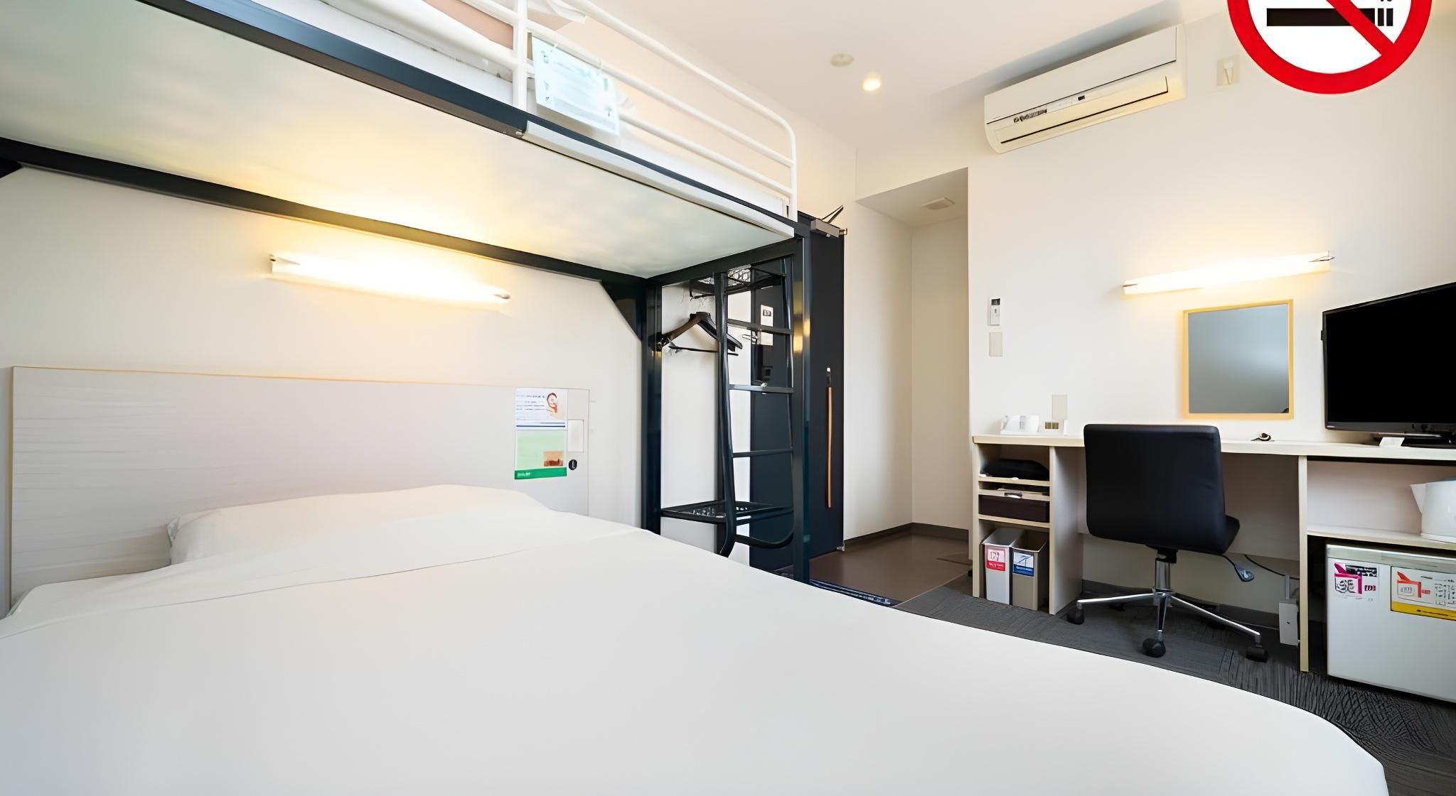 Room with 1 Double Bed and 1 Bunk Bed