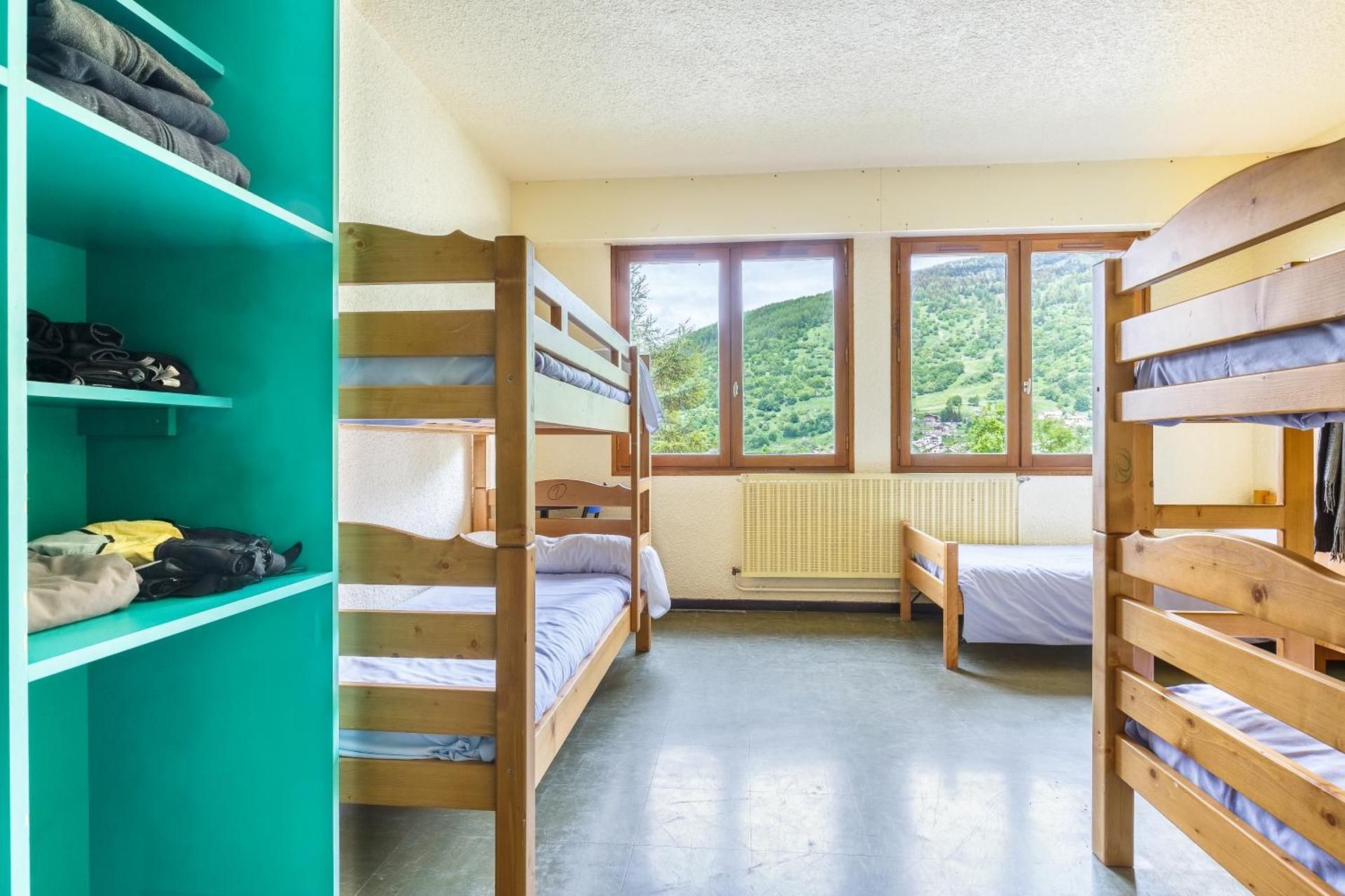 Mixed Dormitory Room