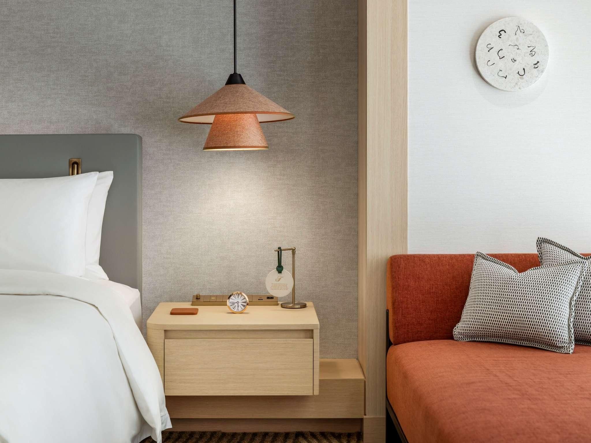 FAIRMONT GOLD SIGNATURE SUITE King - 105sm, Lounge access with breakfast, Skyline view