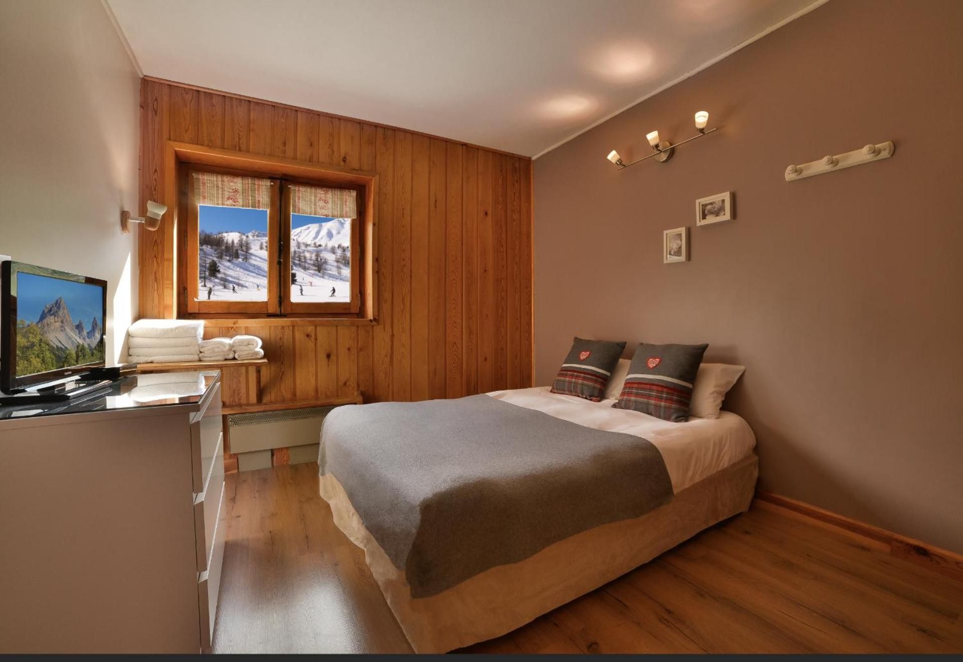 Family Room with Mountain View