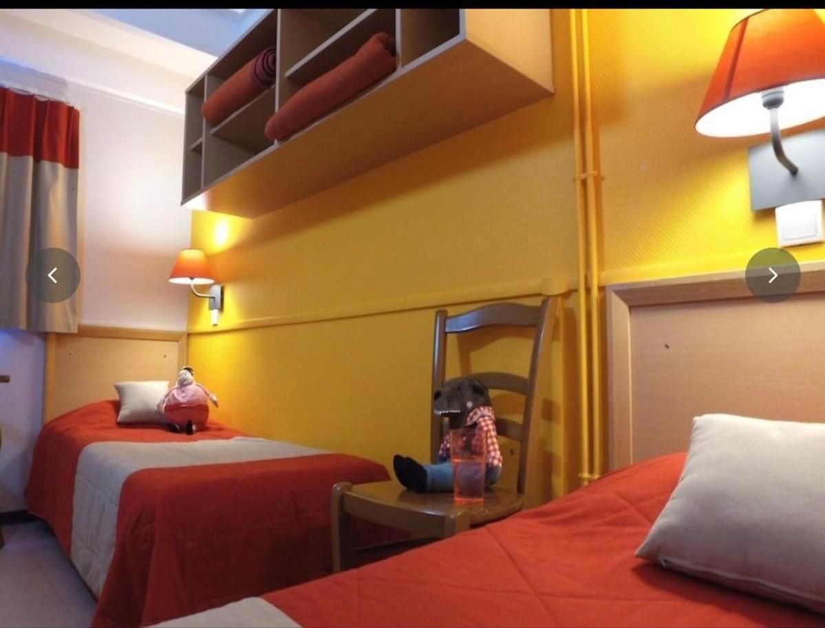 Two-Bedroom Apartment with Mountain View