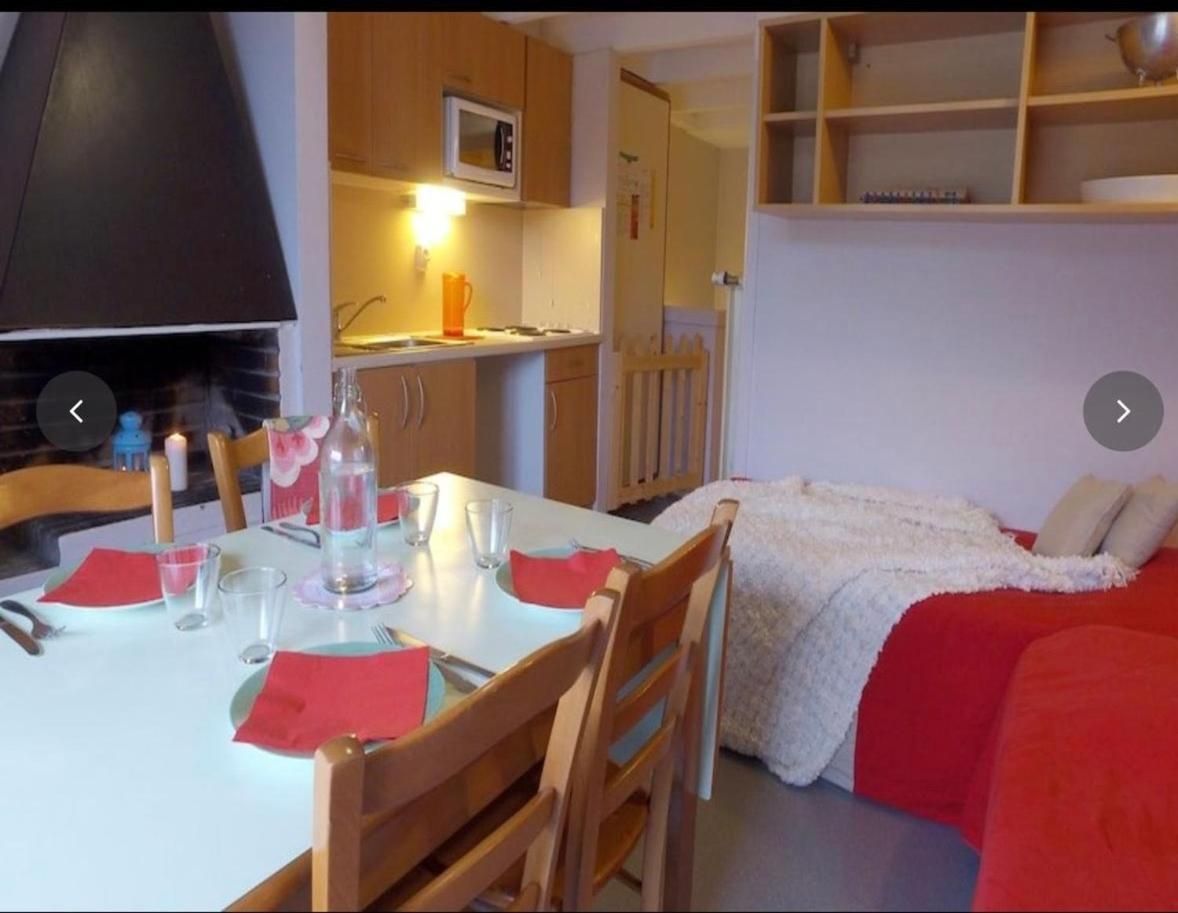 Two-Bedroom Apartment with Mountain View