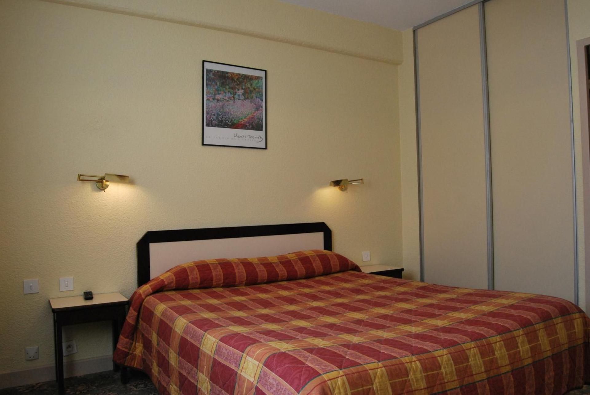 Family Room (2 Adults + 2 Children)