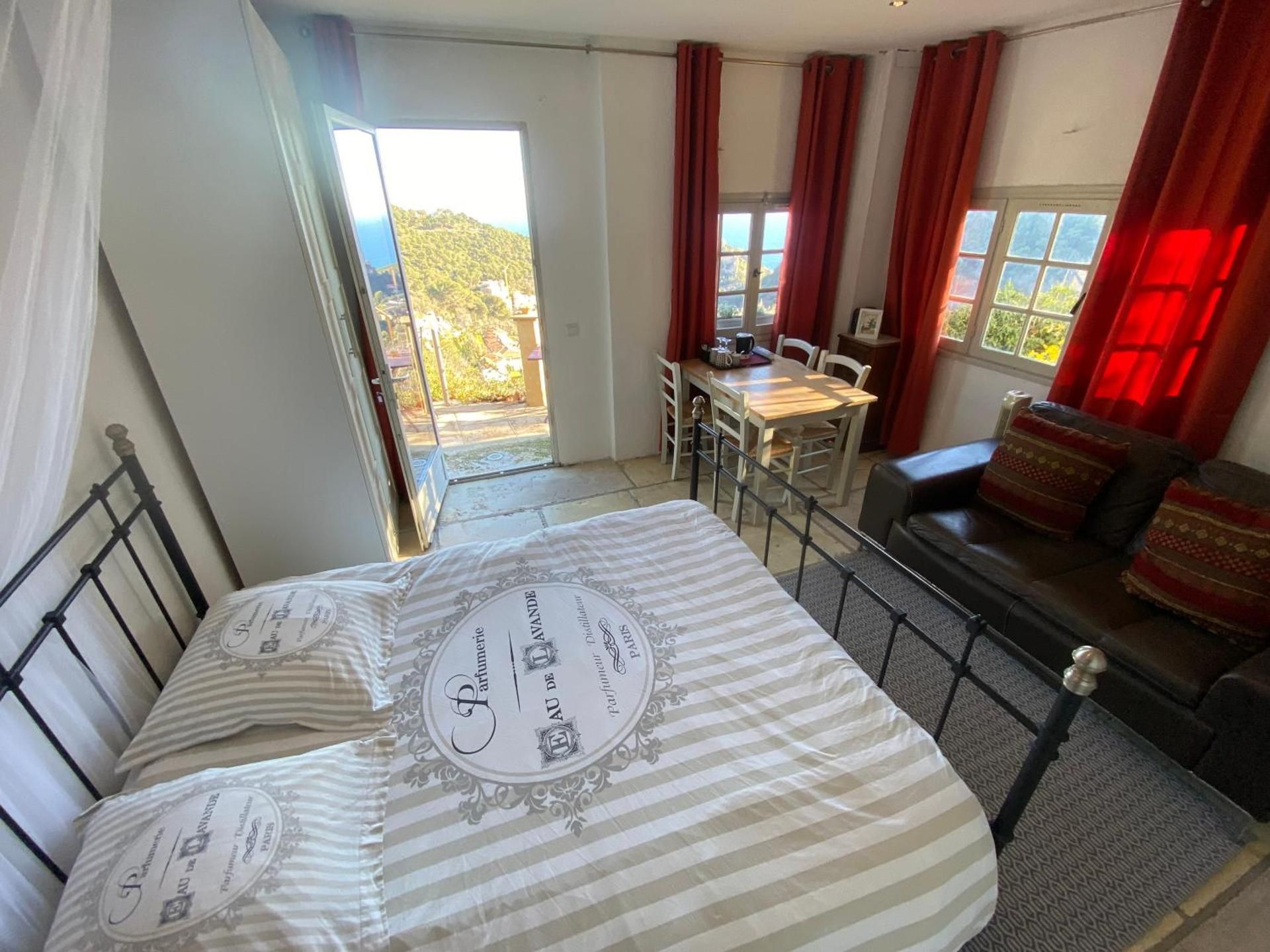 Deluxe Double Room with Balcony and Sea View