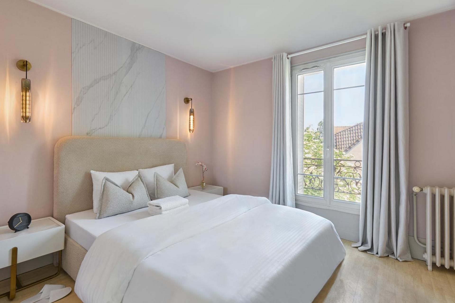 Deluxe Queen Room