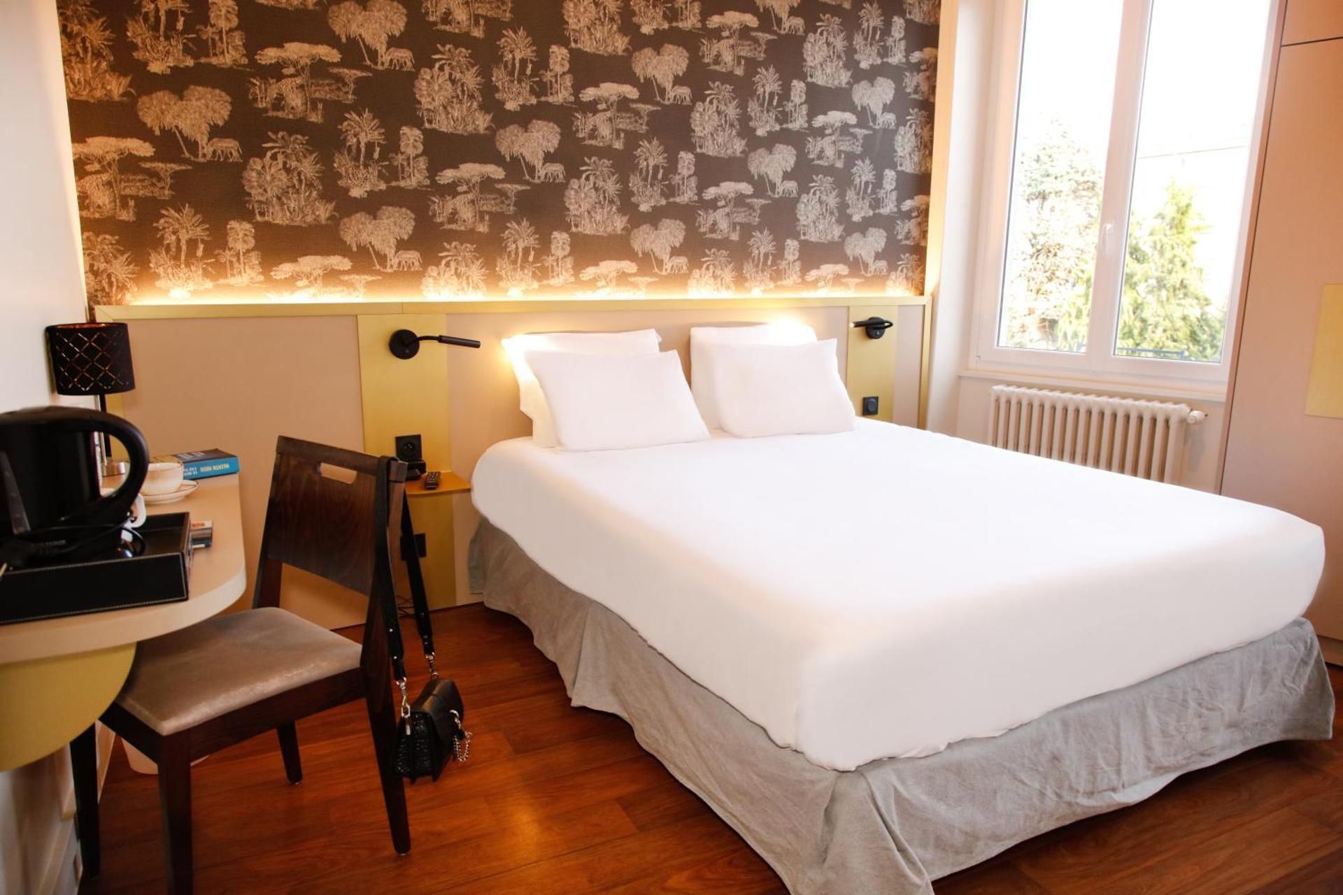 Standard Double Room with City View