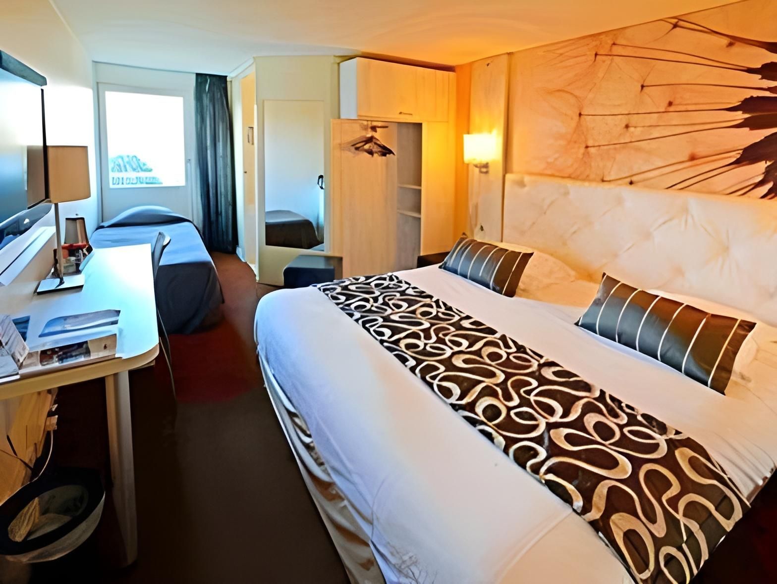 Standard 1 Queen Bed