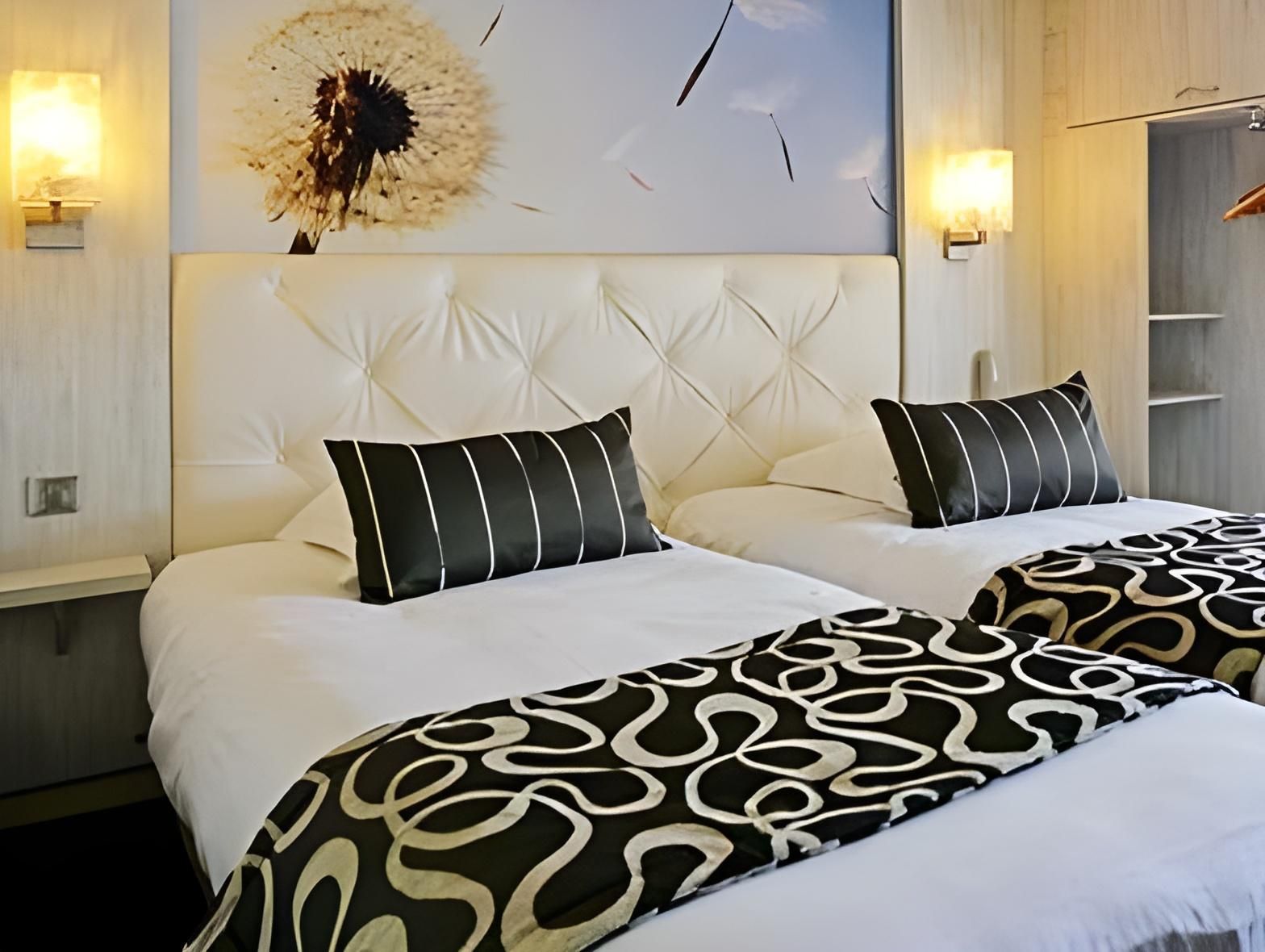 Queen with 2 Queen Beds - Non-Smoking