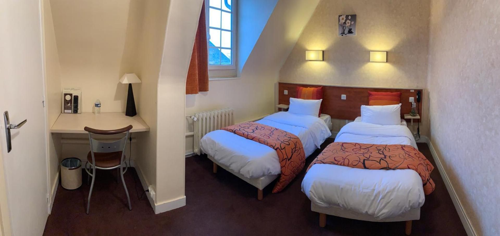 Quadruple Room with Private Bathroom