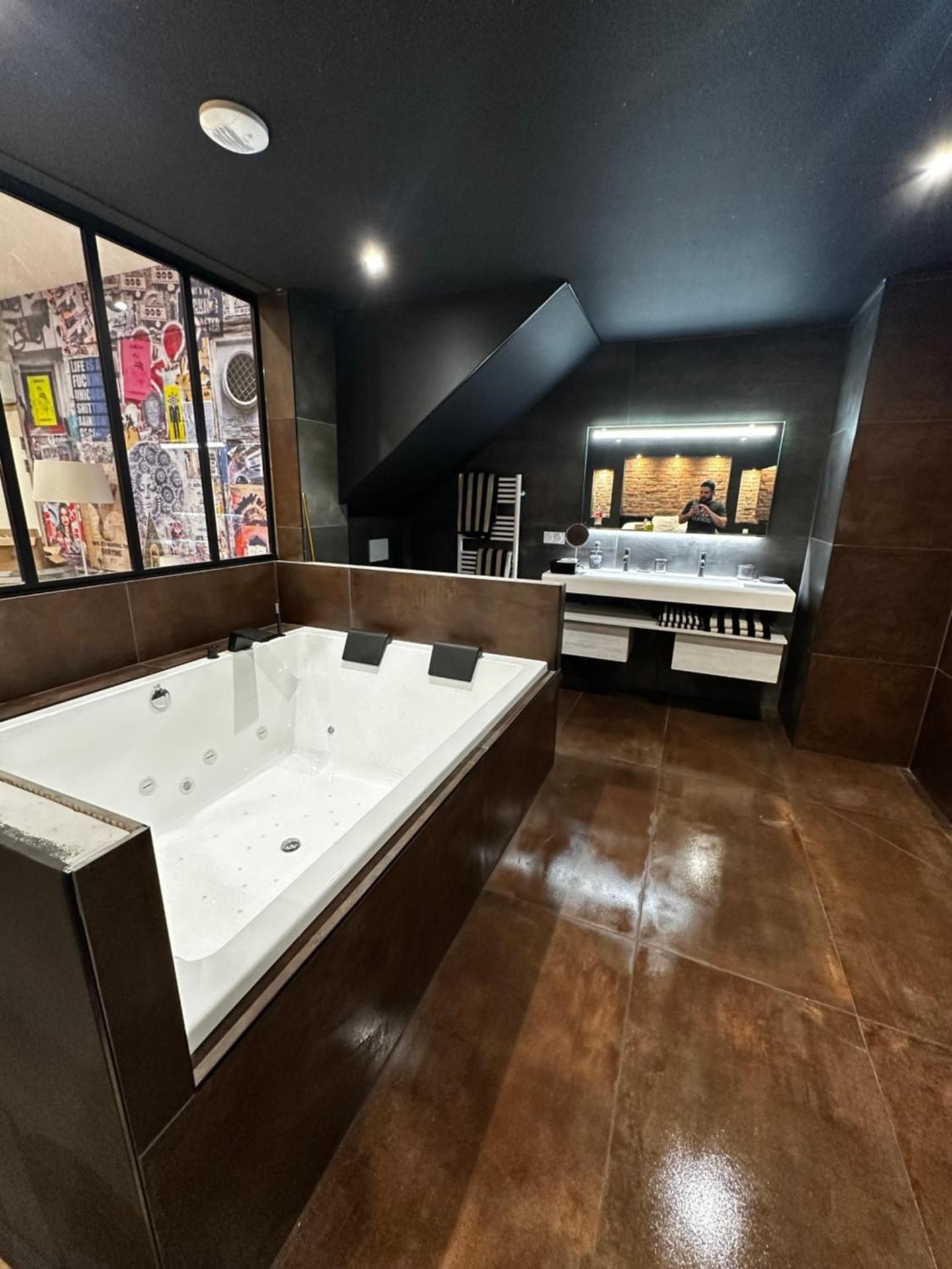 King Room with Spa Bath