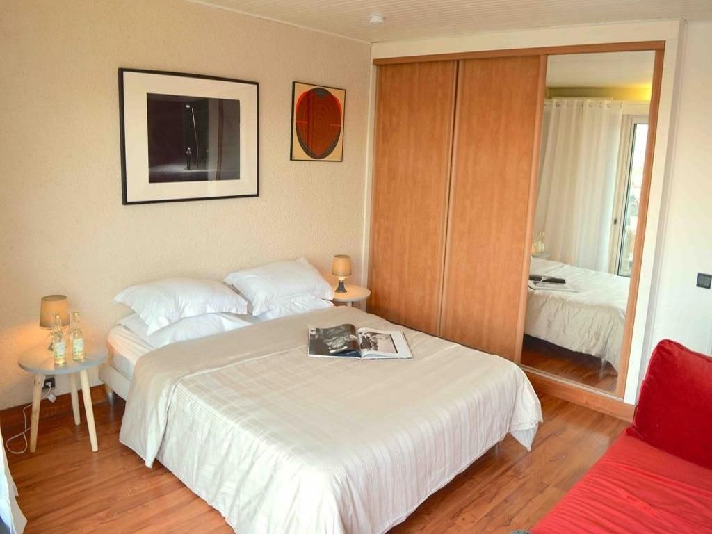 Suite-Private Bathroom-Terrace-Sofa Room