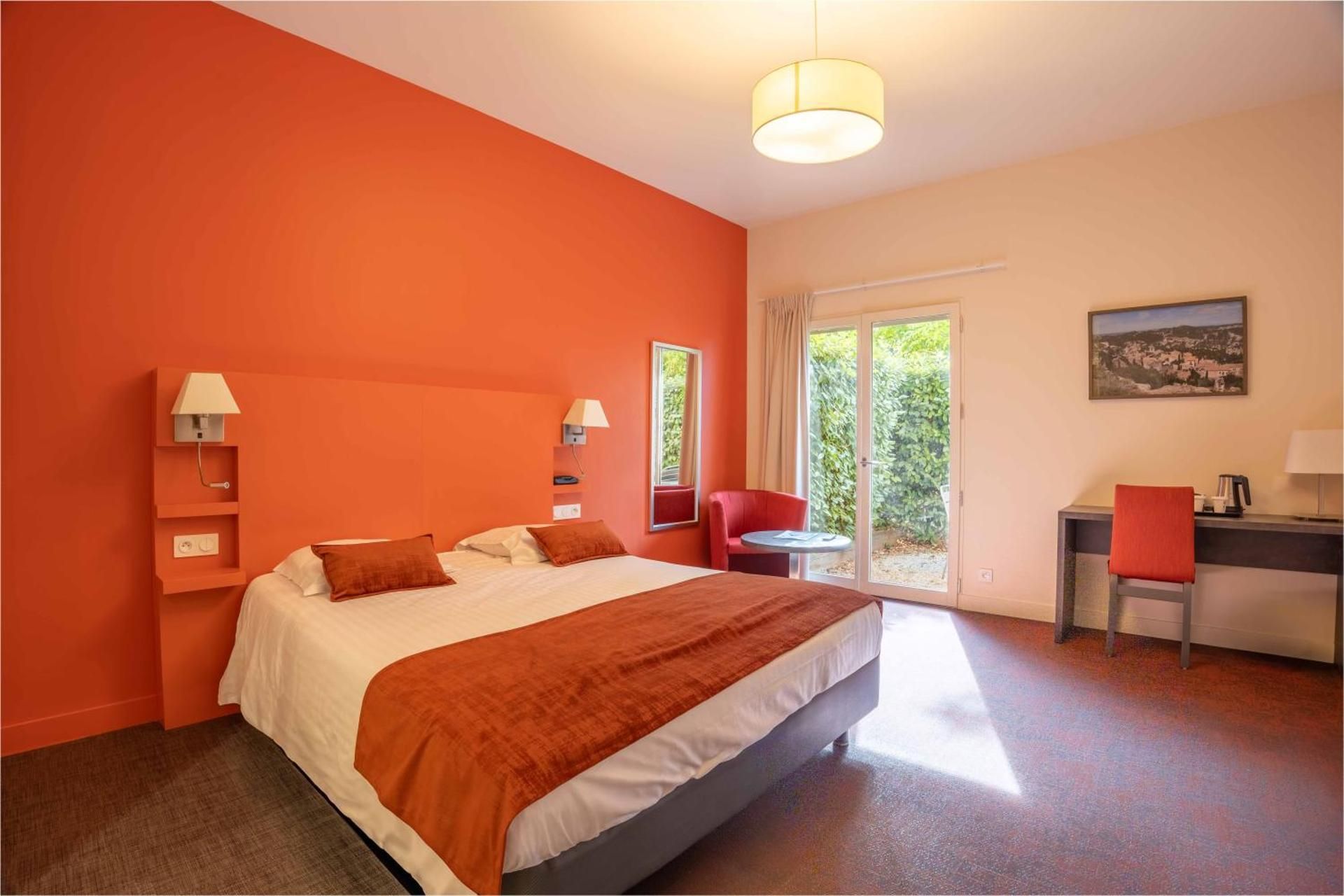Superior Room With Queen-Size Bed And Small Garden