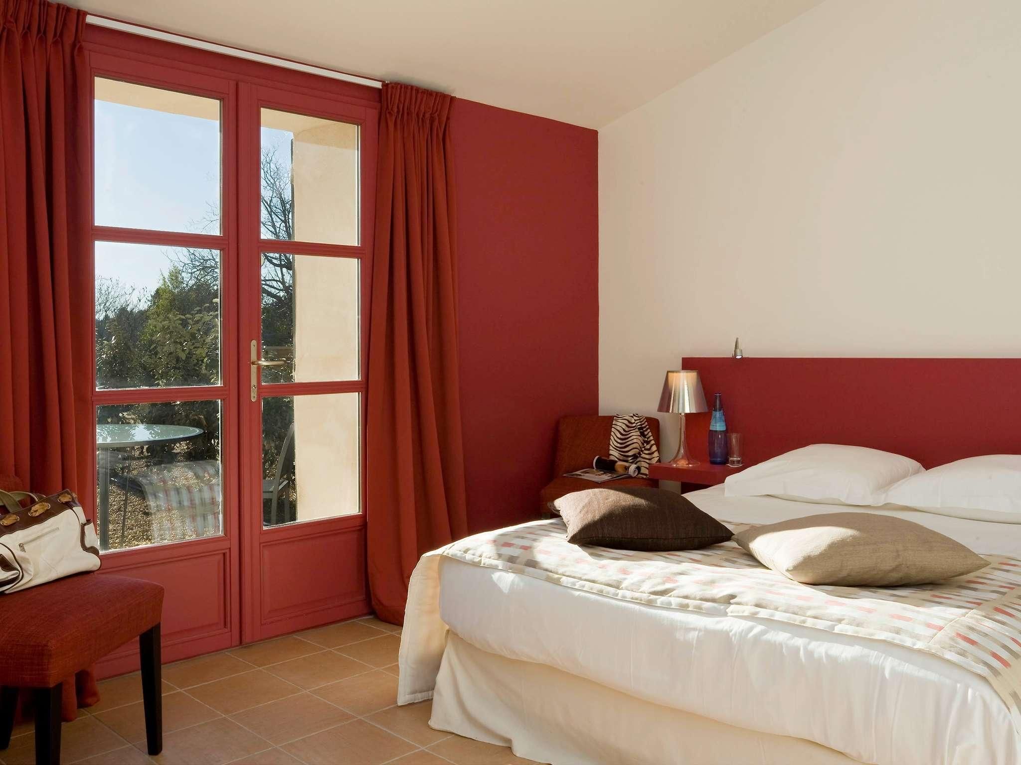 Standard Room with 1 Queensize Bed