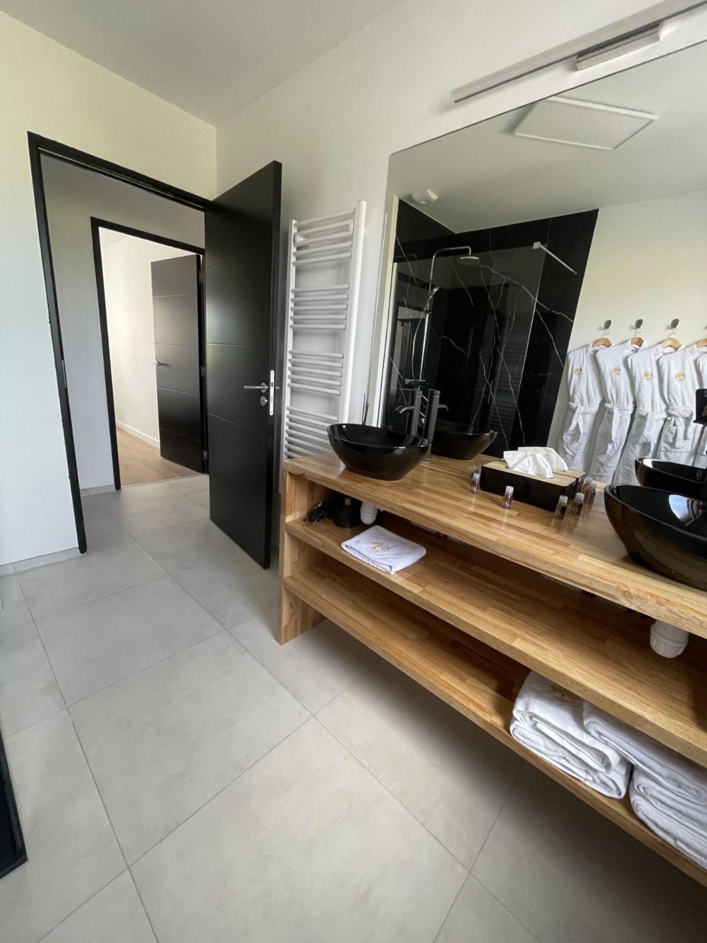 Suite with Hot Tub