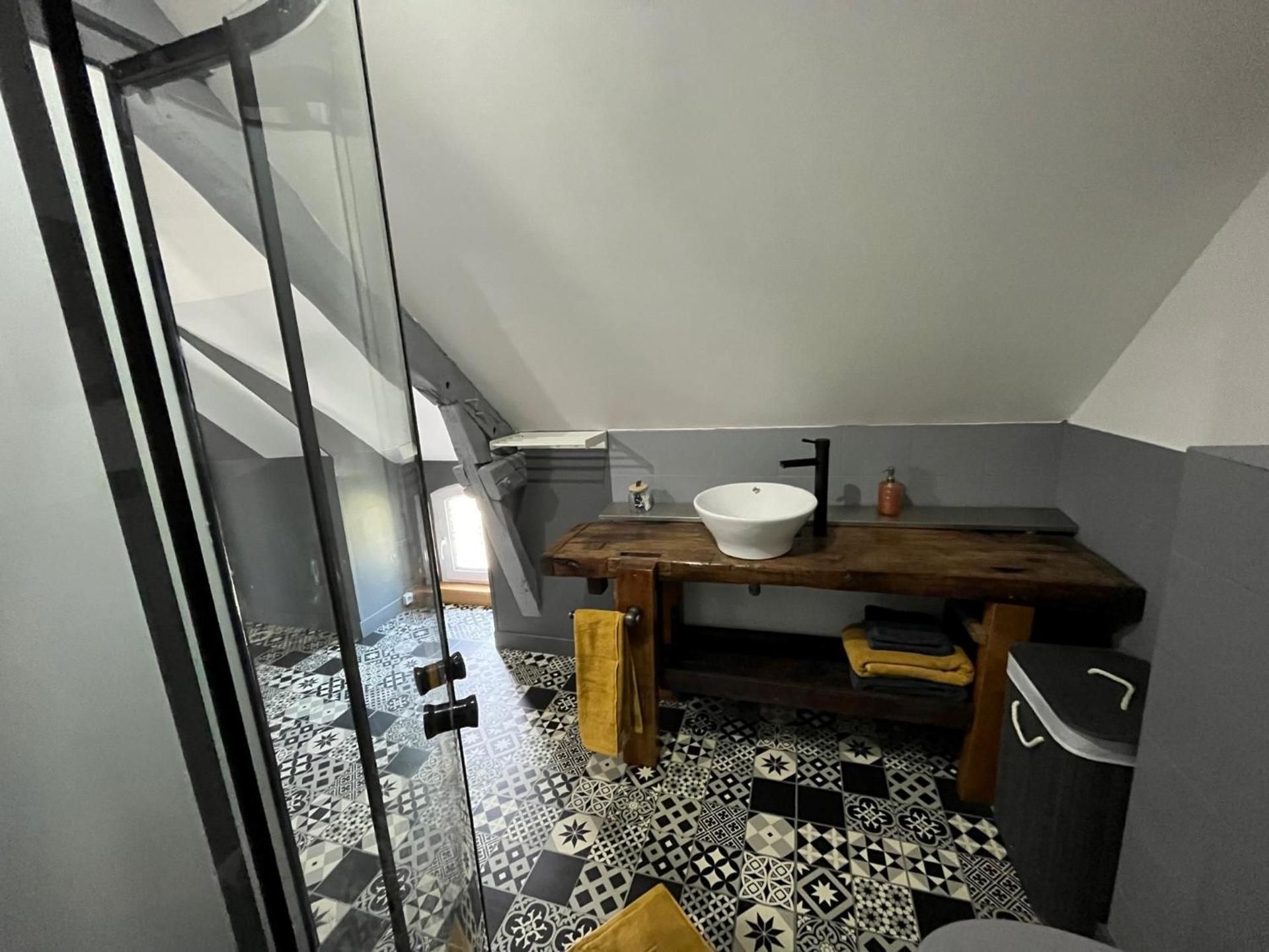 Deluxe Queen Suite