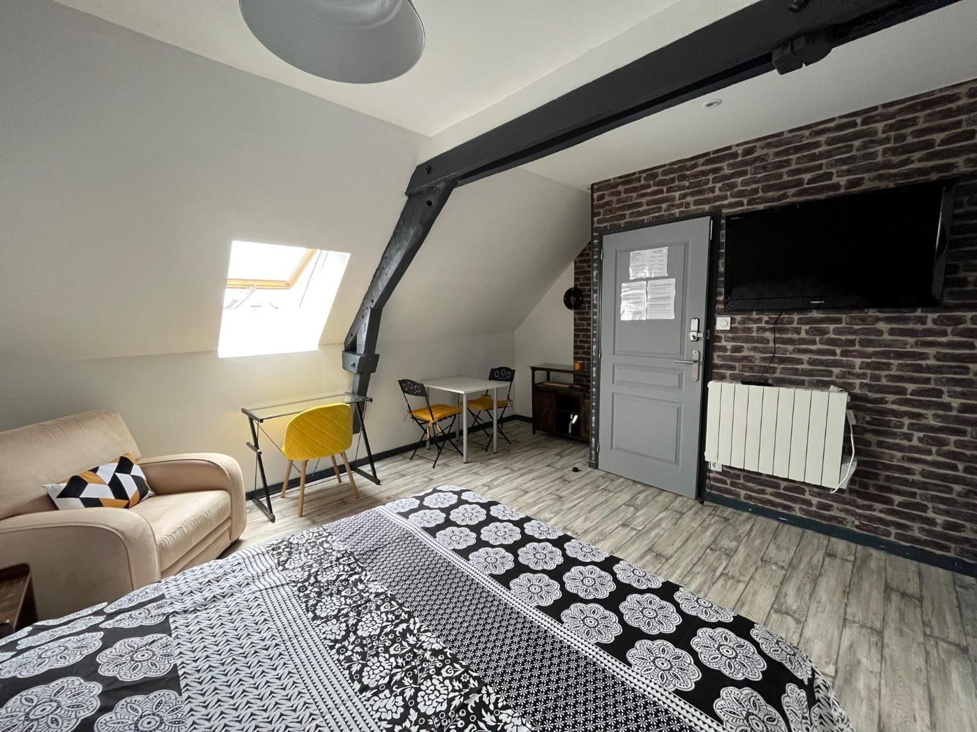Deluxe Queen Suite