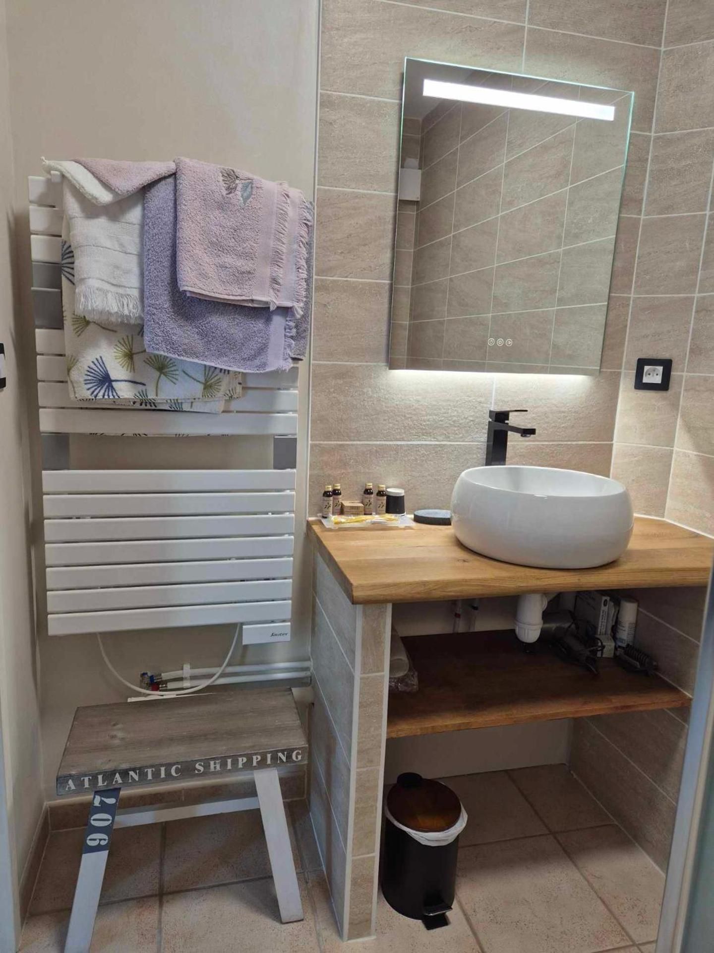 Deluxe Double Room (2 Adults + 1 Child)