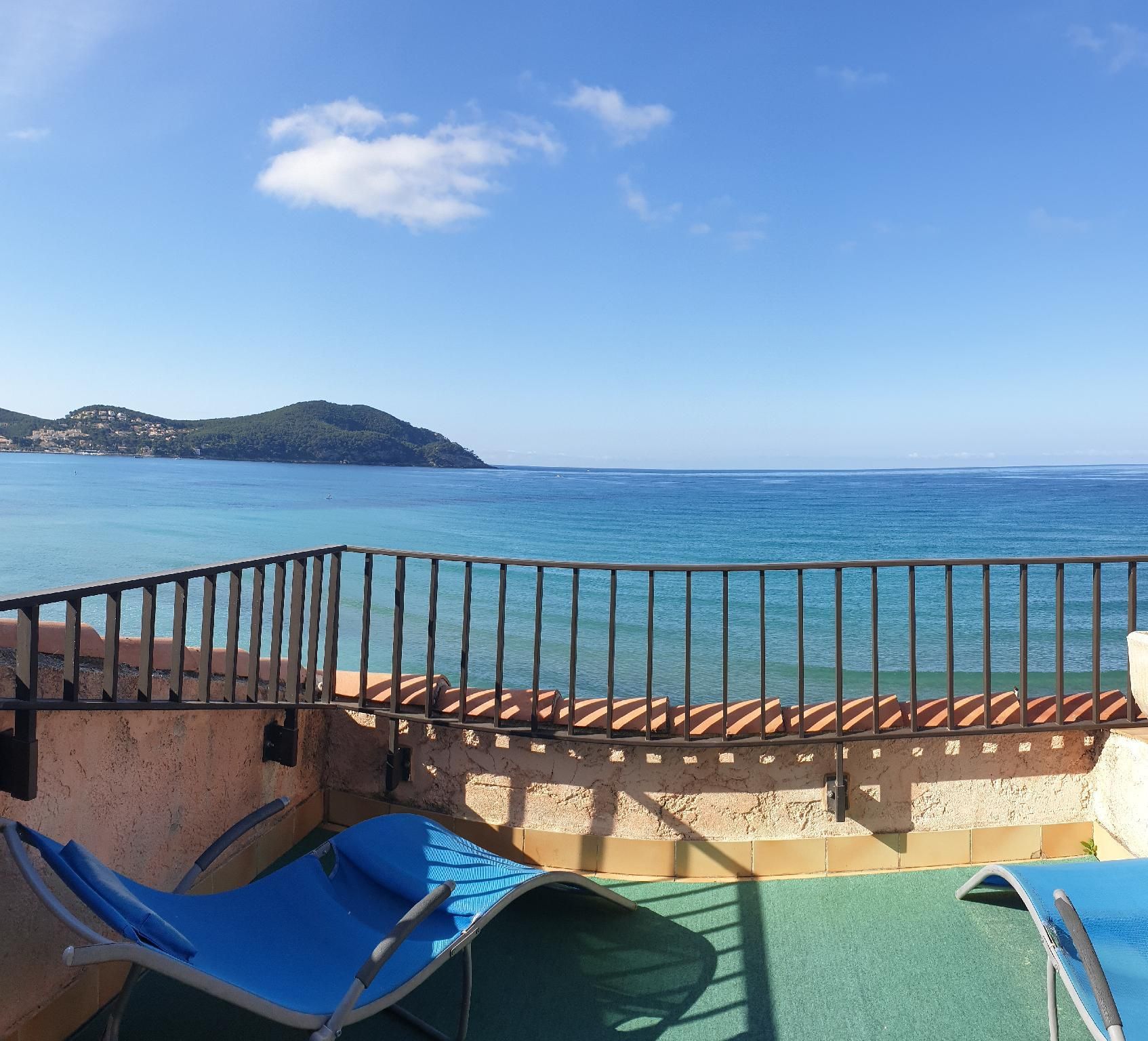 Triple room-Comfort-Ensuite with Bath-Terrace-sur Mer