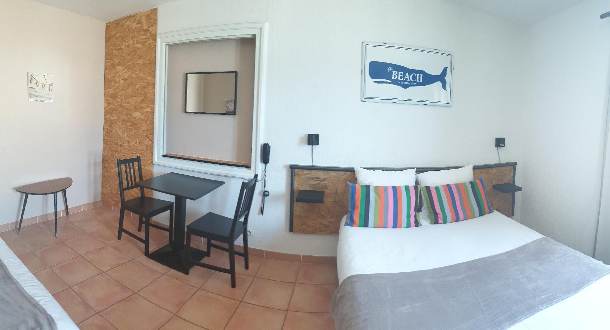 Double room-Standard-Ensuite with Bath-Partial sea view
