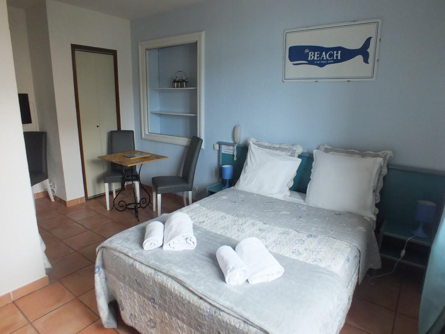 Quad room-Ensuite with Bath-Partial sea view
