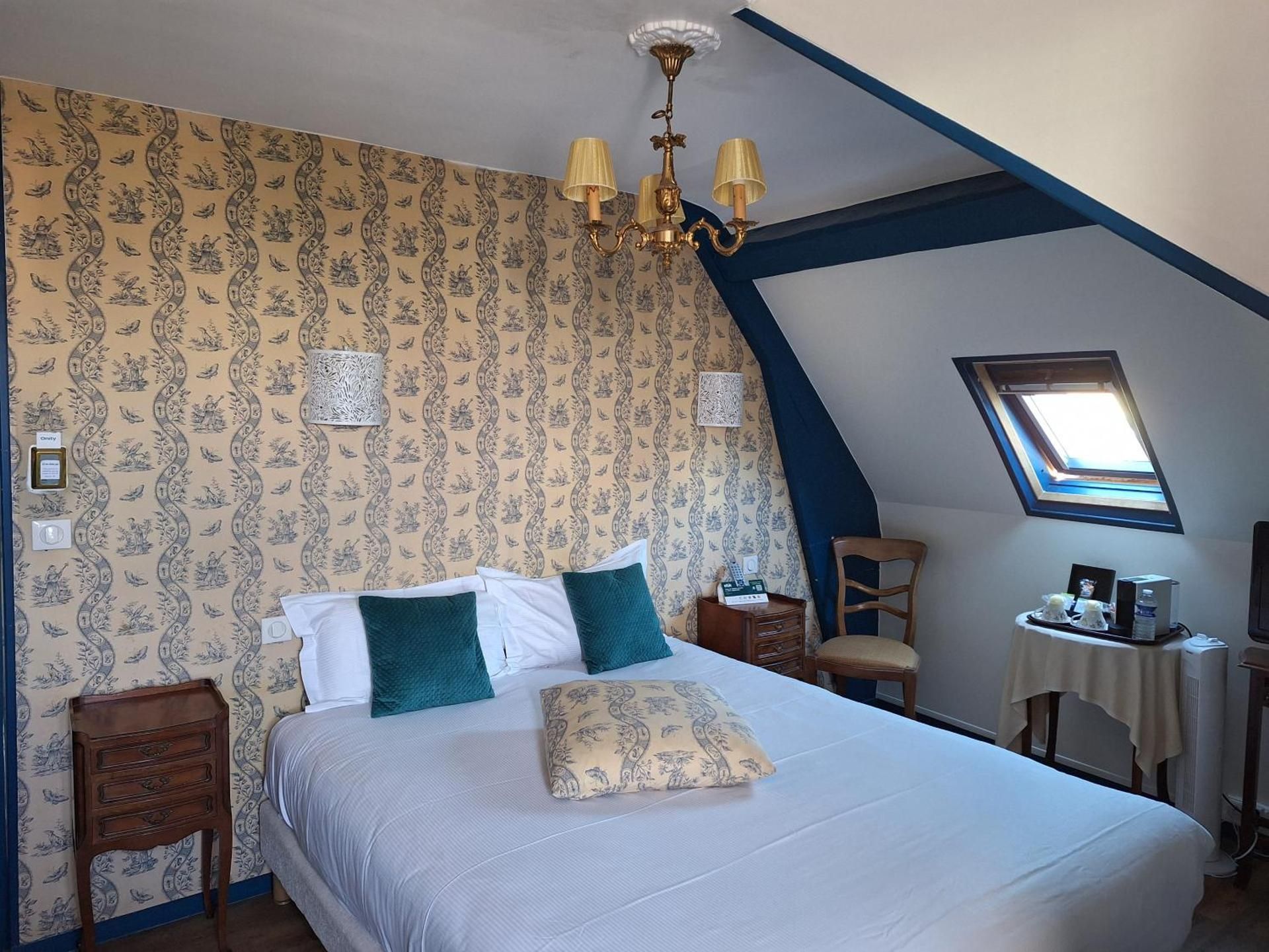 Superior Family Room (2 Adults + 1 Child)