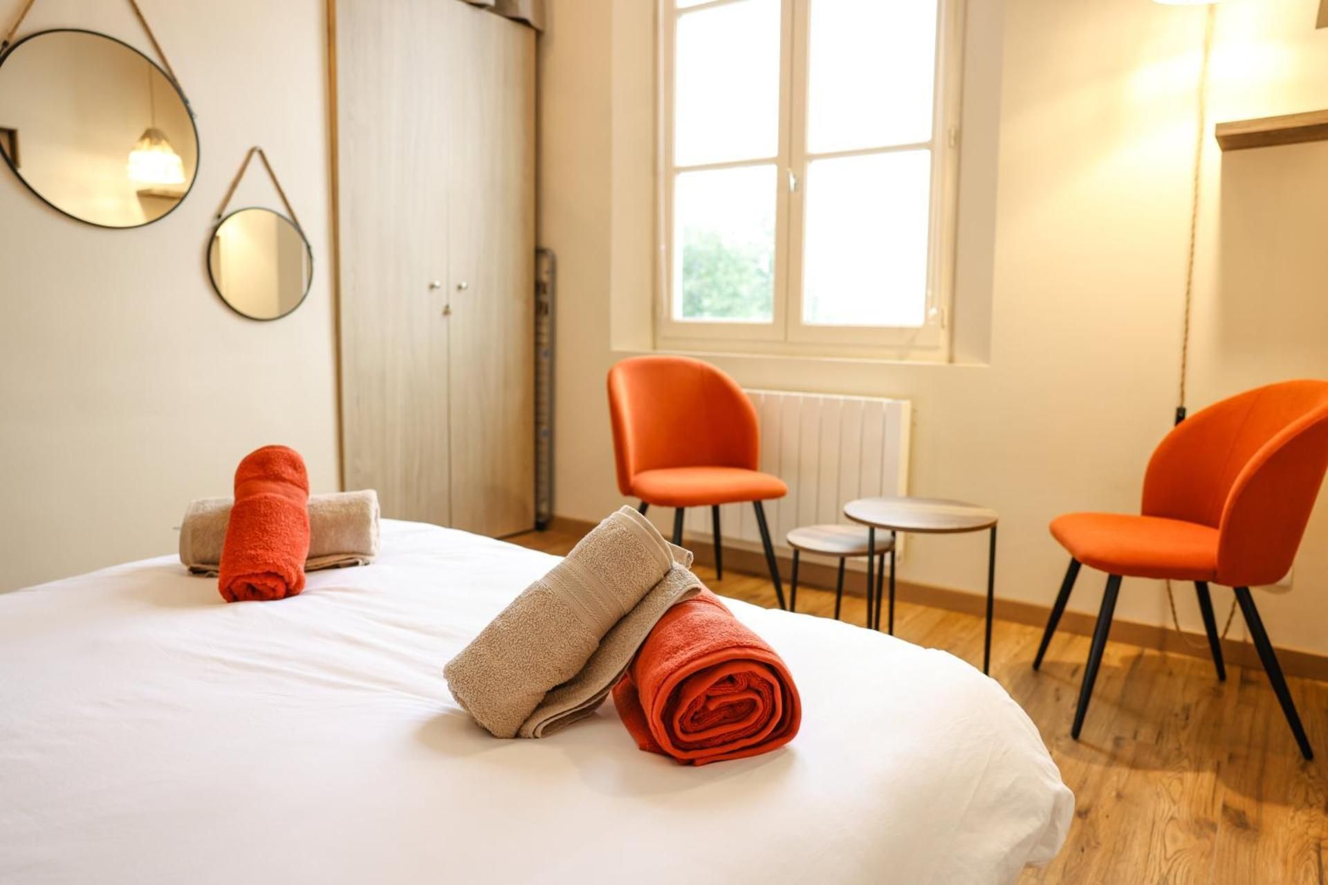 Deluxe One-Bedroom Apartment