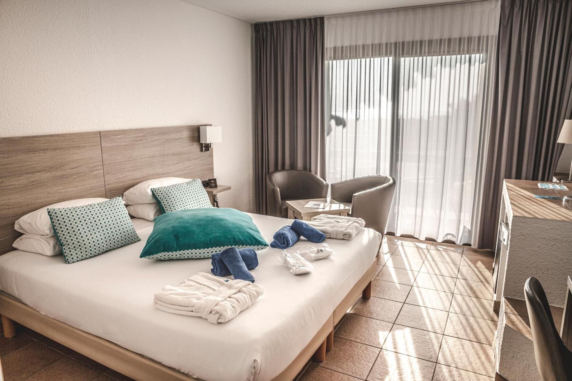 Sea Side Superior Double Room with Balcony (free spa access)
