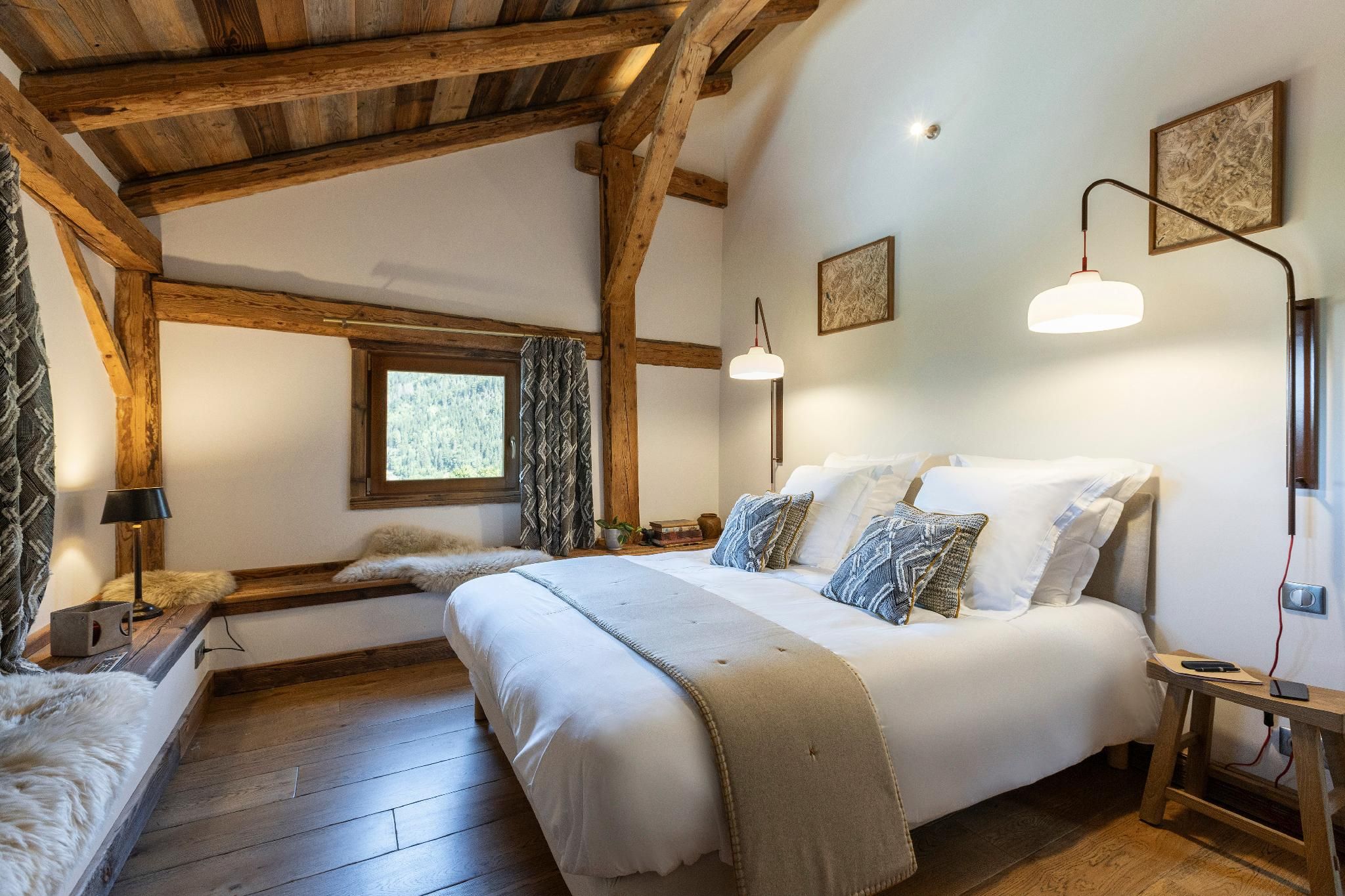 Deluxe Double Bedroom