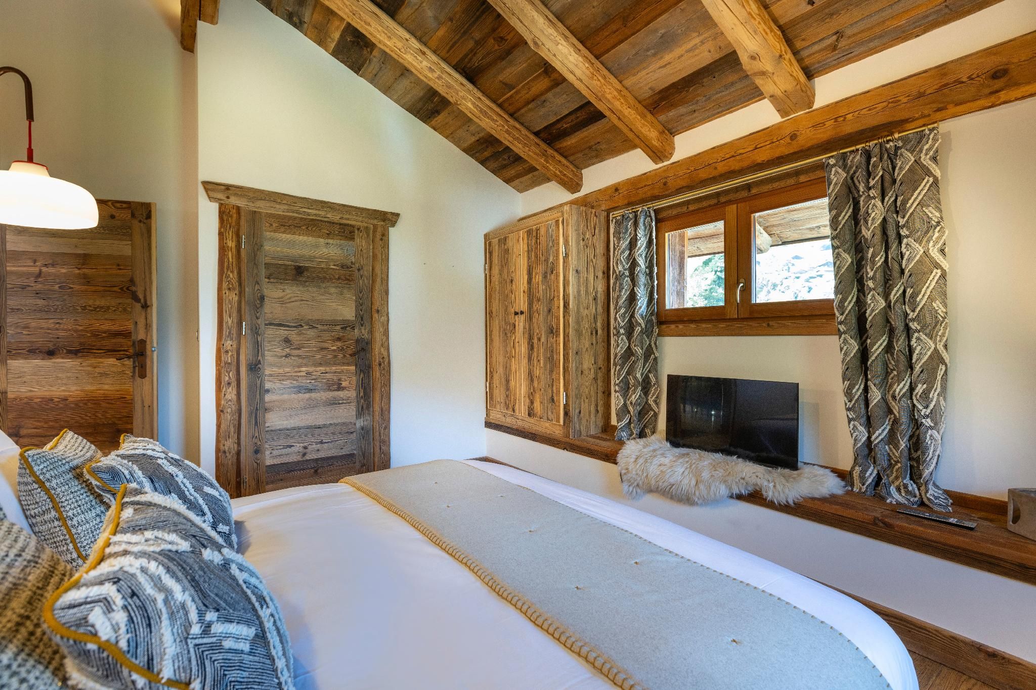 Deluxe Double Bedroom