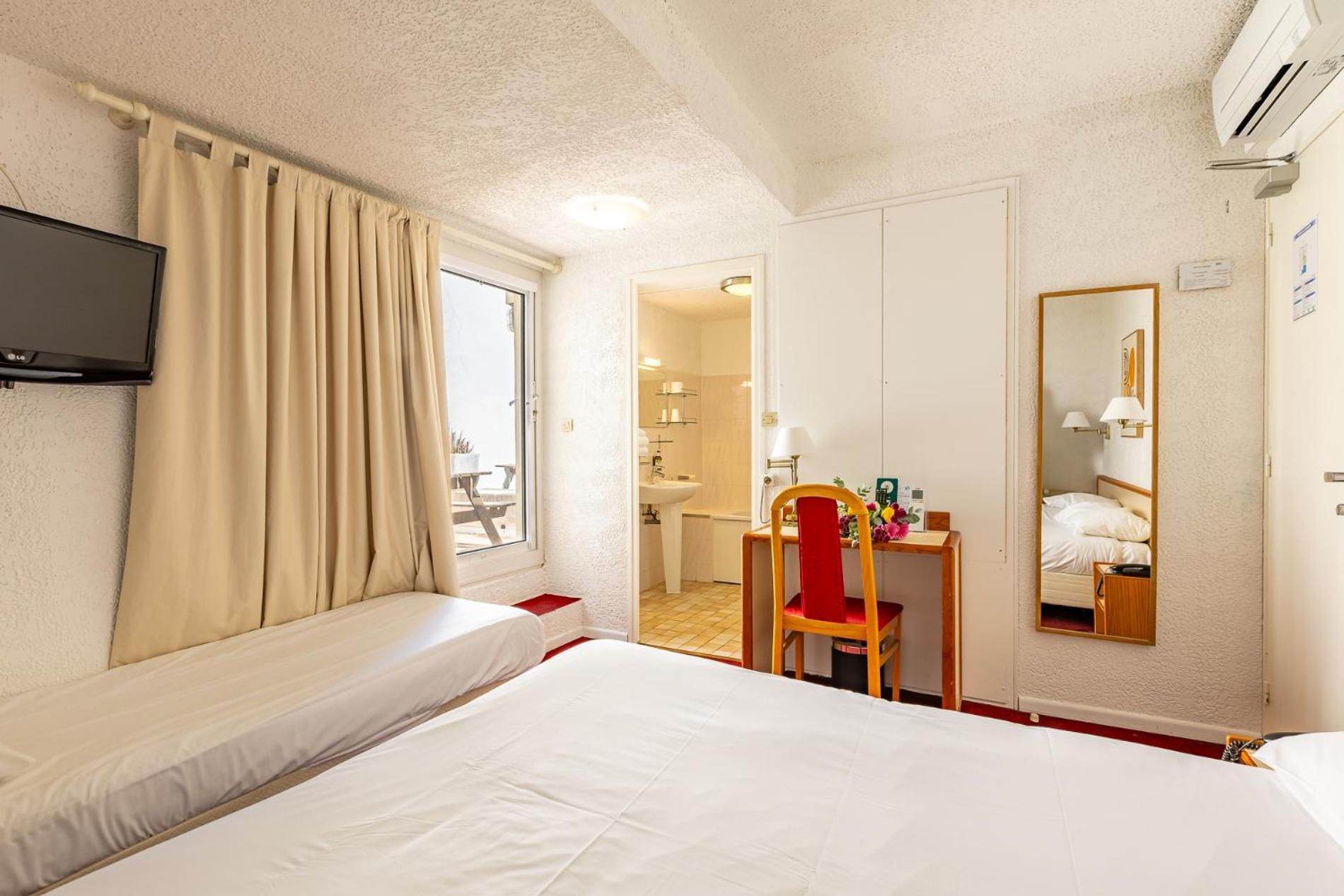 Triple Room