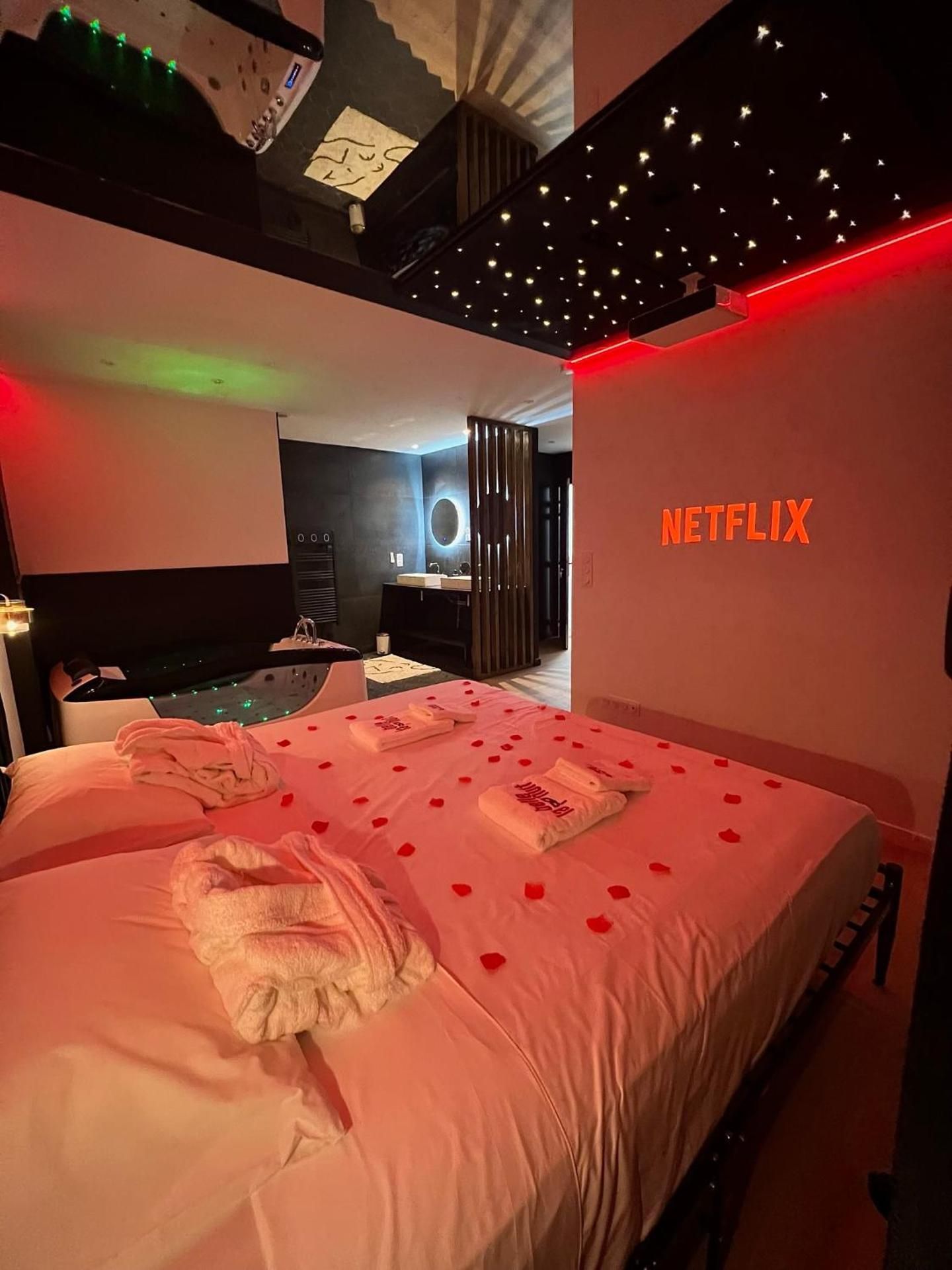 Deluxe Suite with Spa Bath