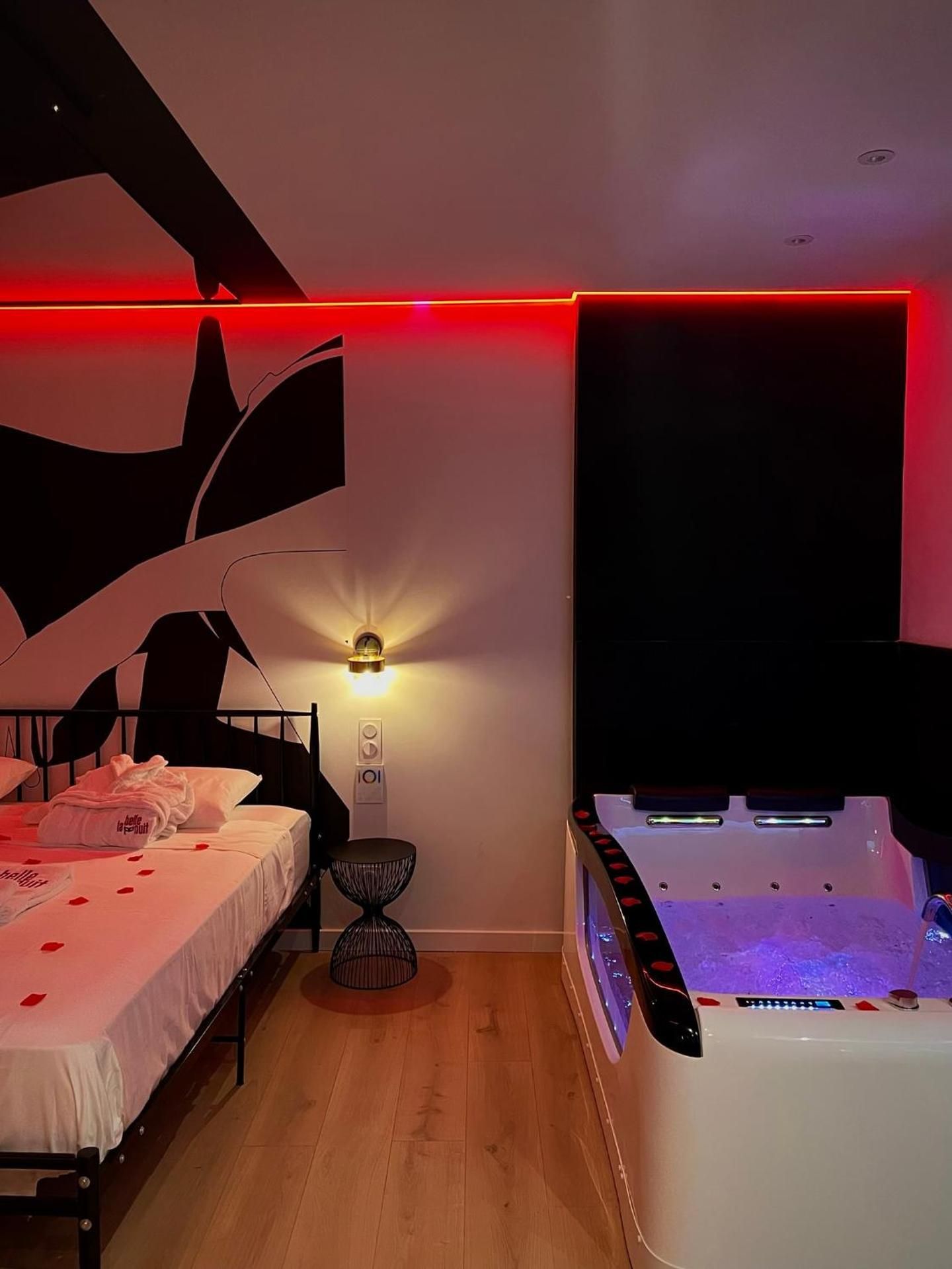 Deluxe Suite with Spa Bath