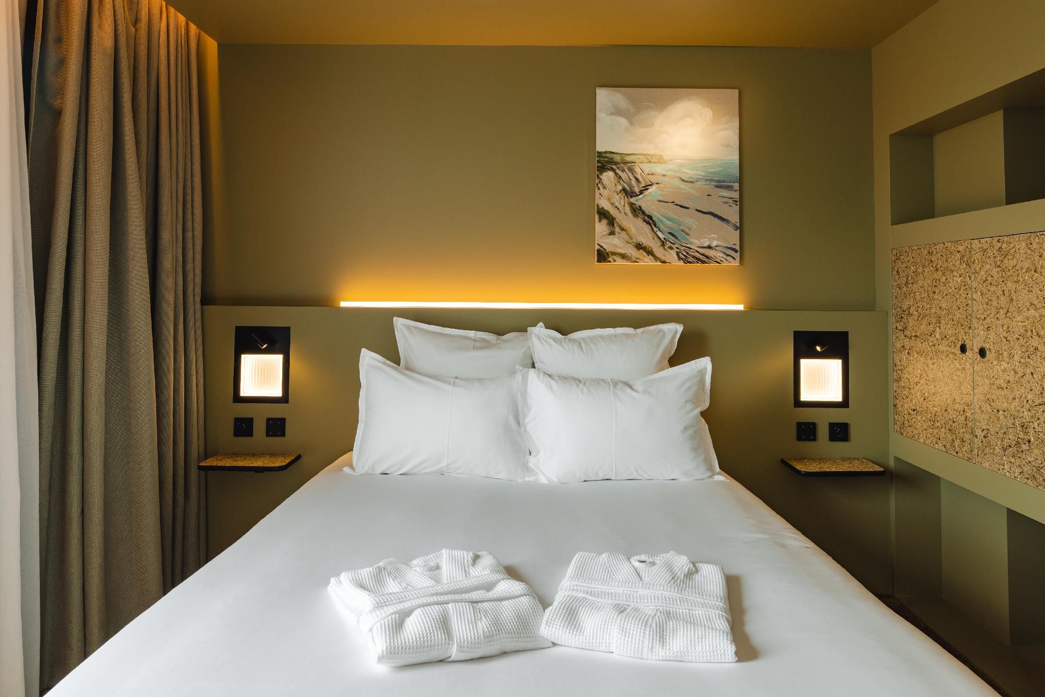 Standard - 1 Double Bed with River View