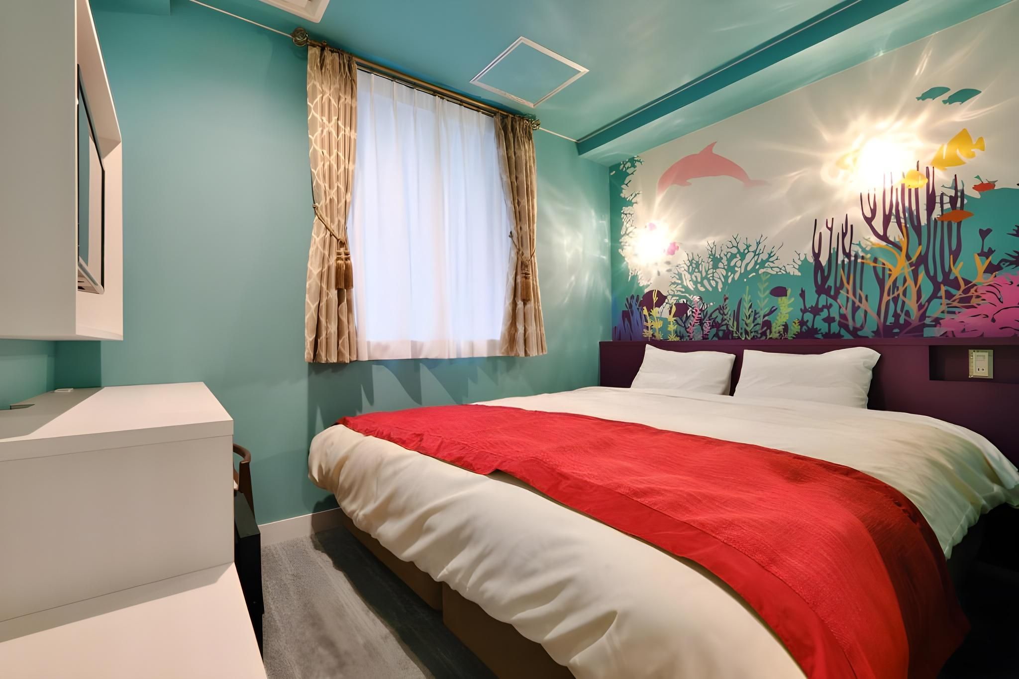 Stand Queen Room