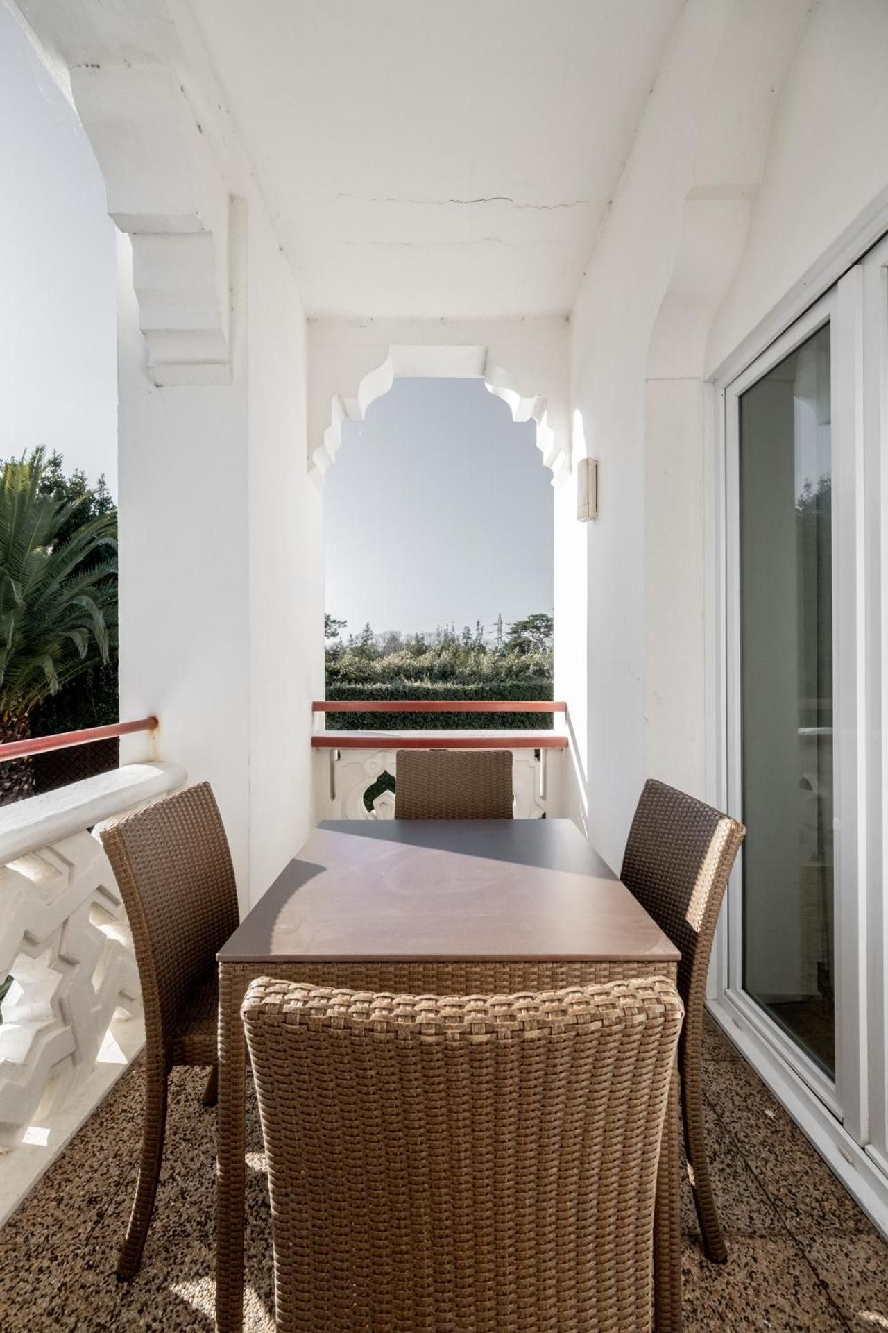 One-Bedroom Apartment with Balcony