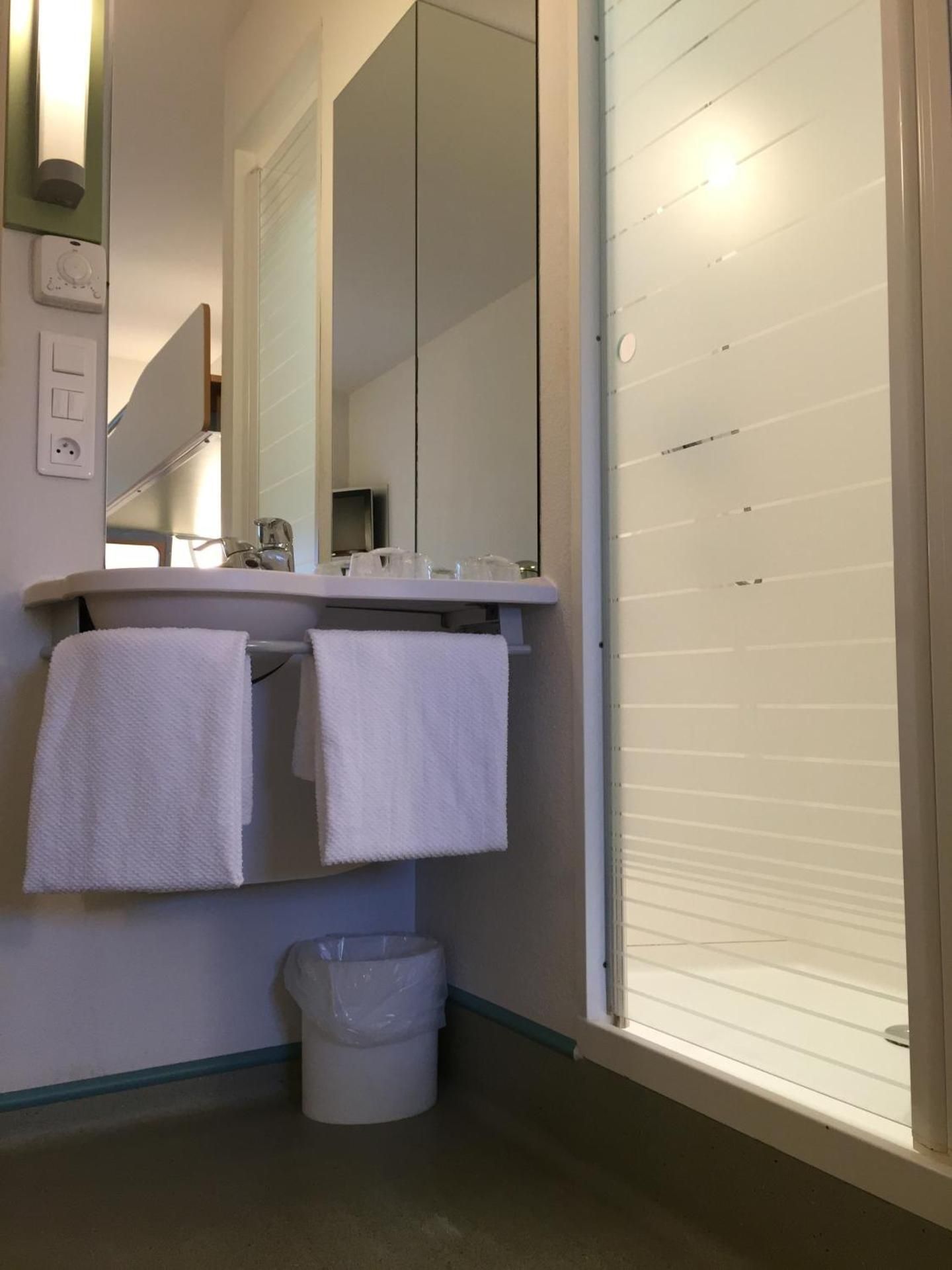 Triple Room with Twin Beds and Bunk Bed
