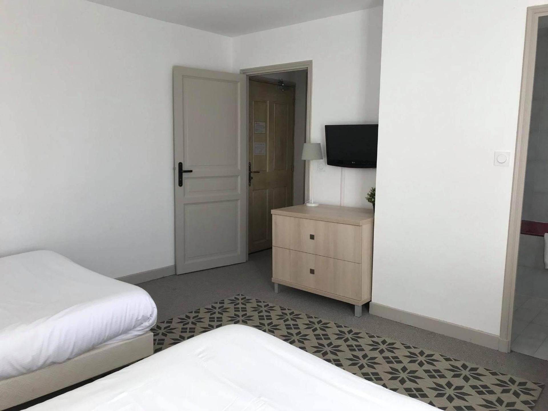 Triple Room (No air-conditioning)