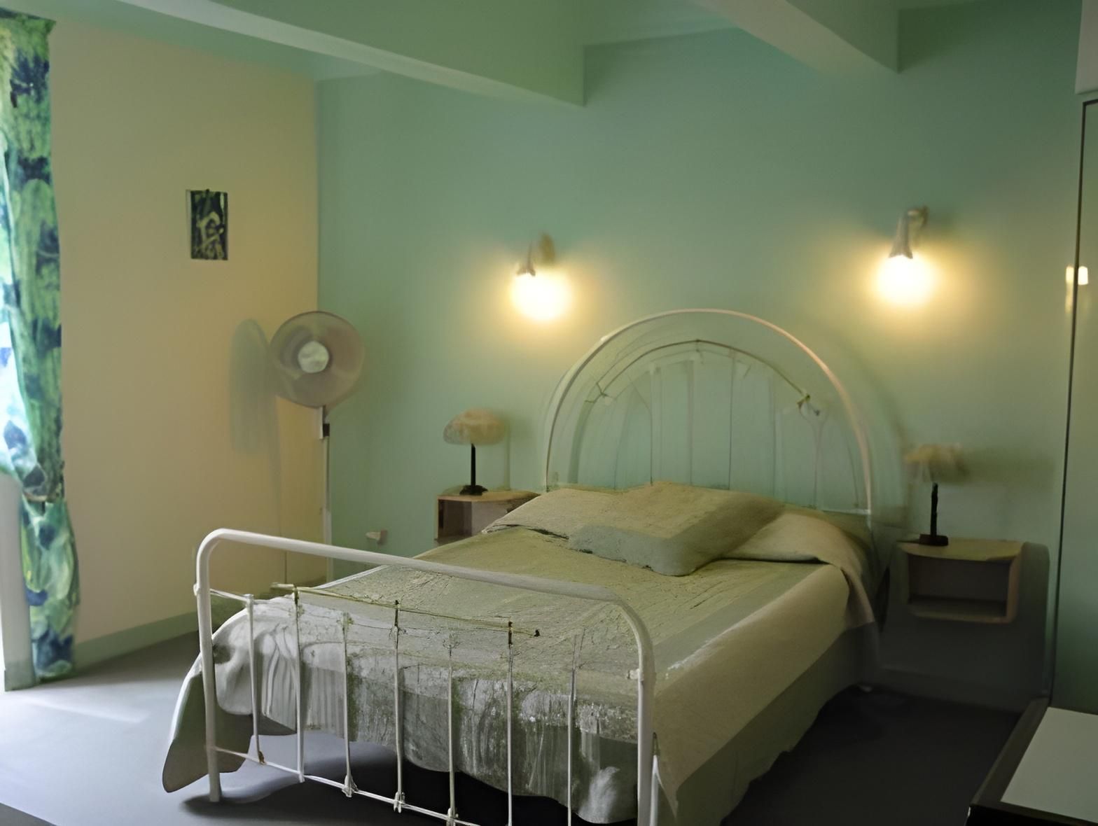 Double Room (No Air-Conditioning)