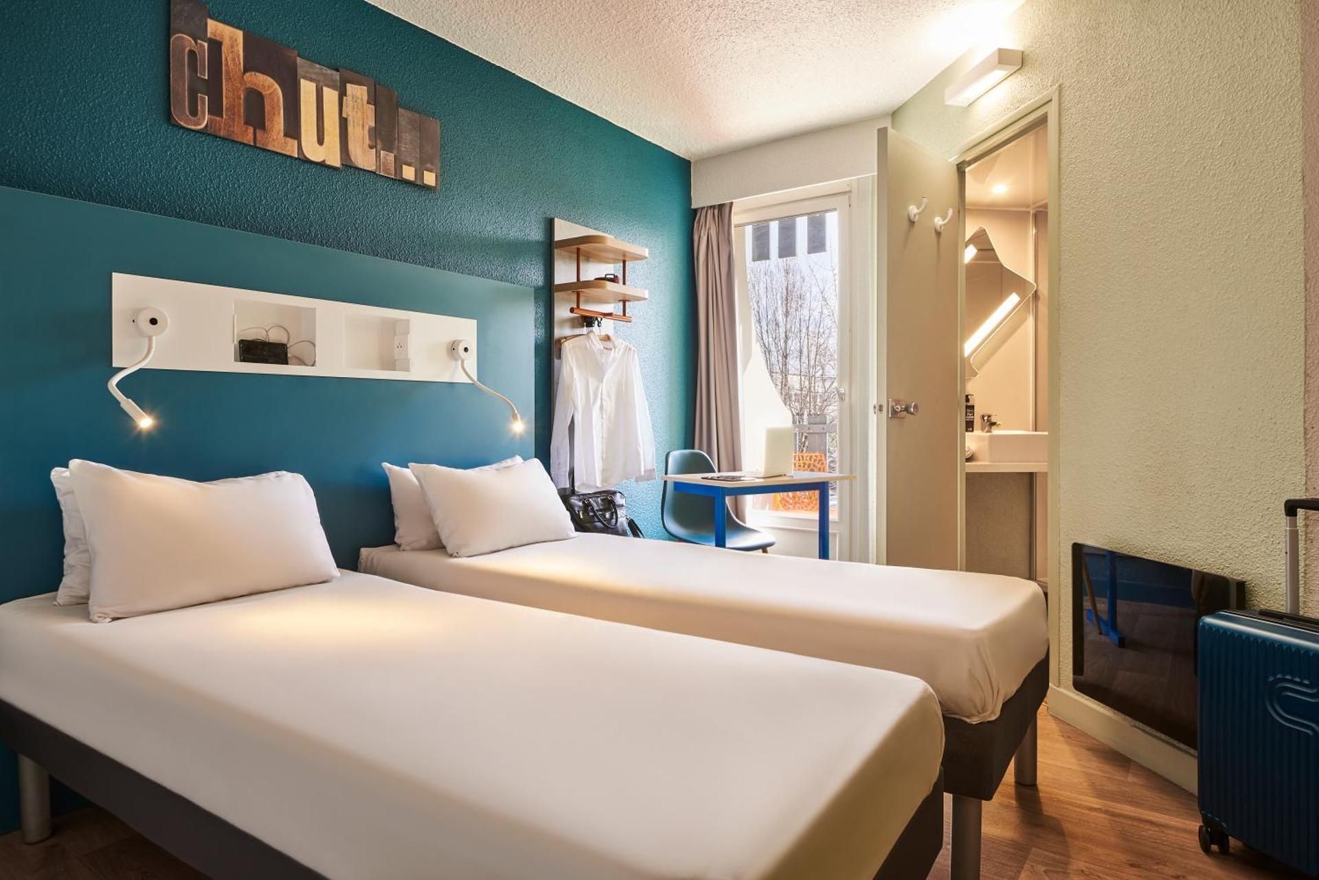 Standard Room with 2 Single Beds