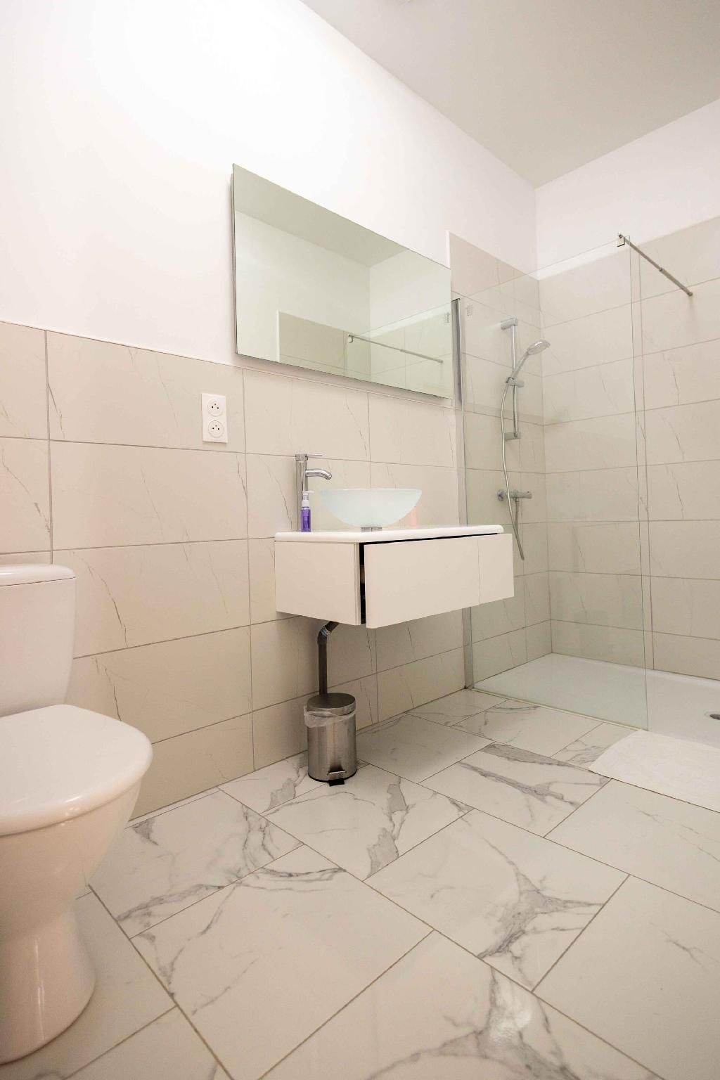 Chambre classique 1-Double-King-Salle de bain et douche