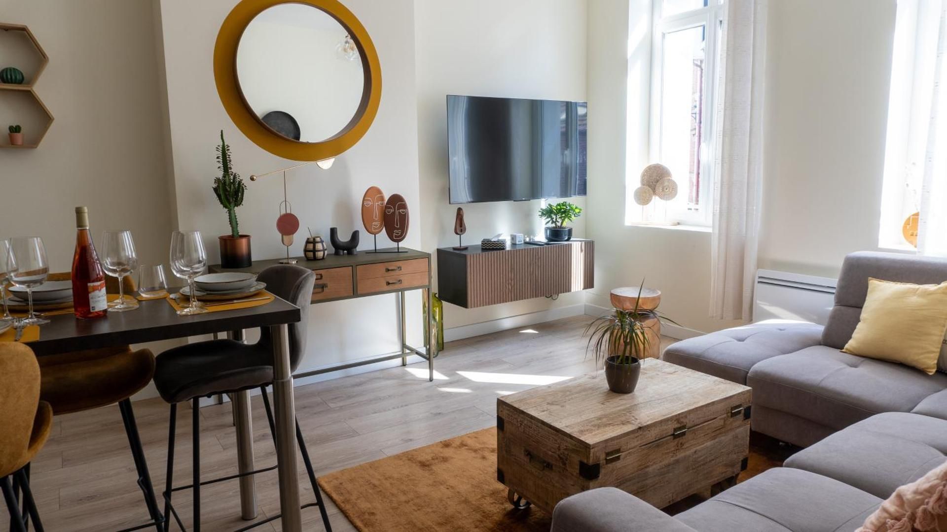 DELUXE APARTMENT